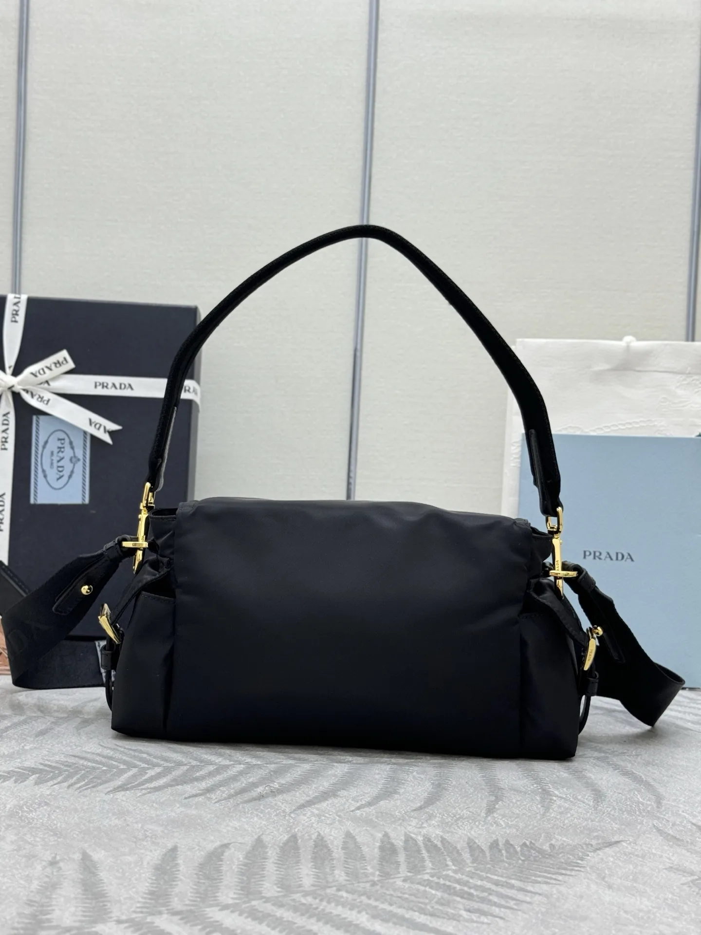 Re-Nylon Medium Messenger Bag D77016405 — view 2
