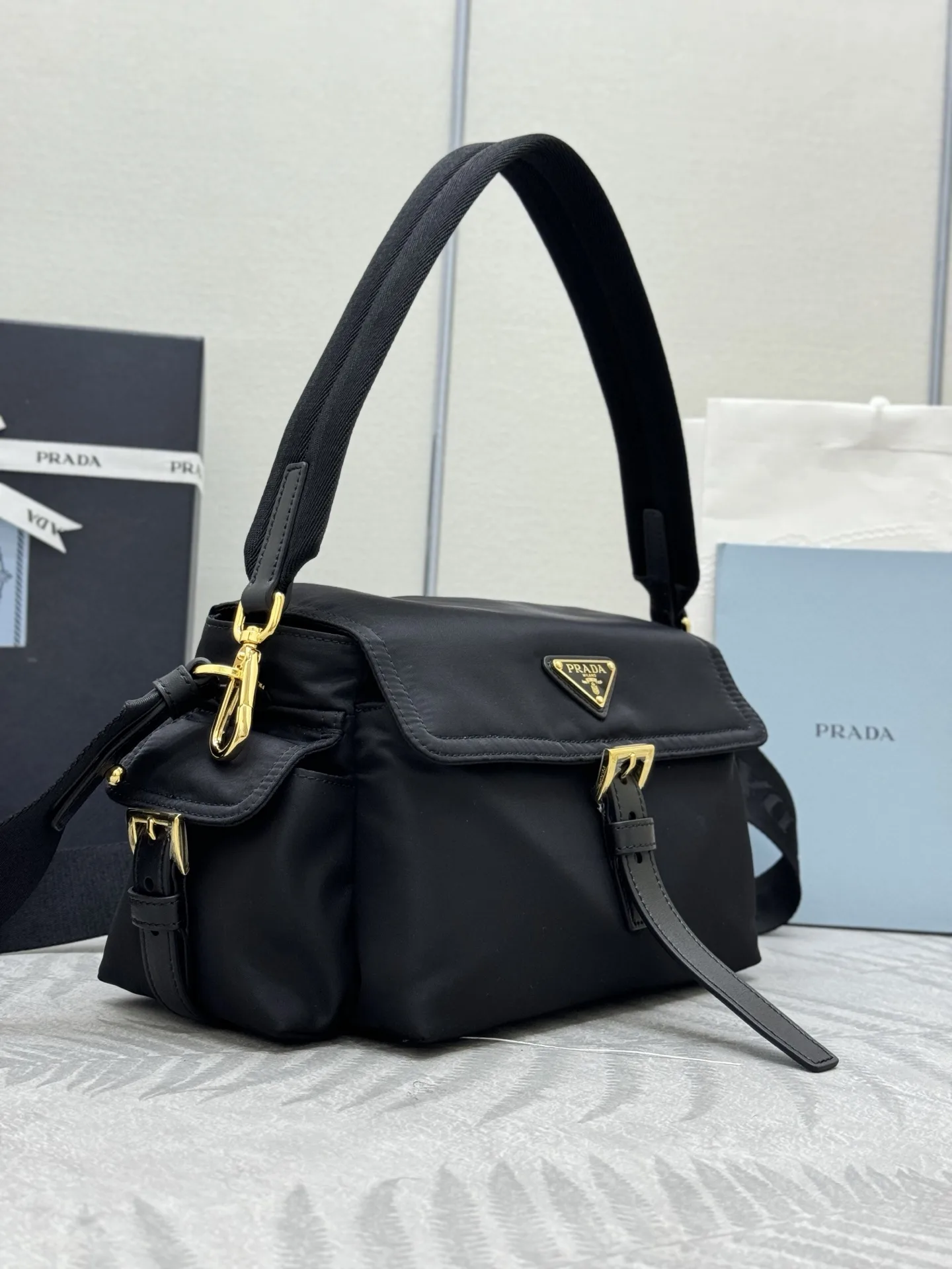 Re-Nylon Medium Messenger Bag D77016405 — view 3
