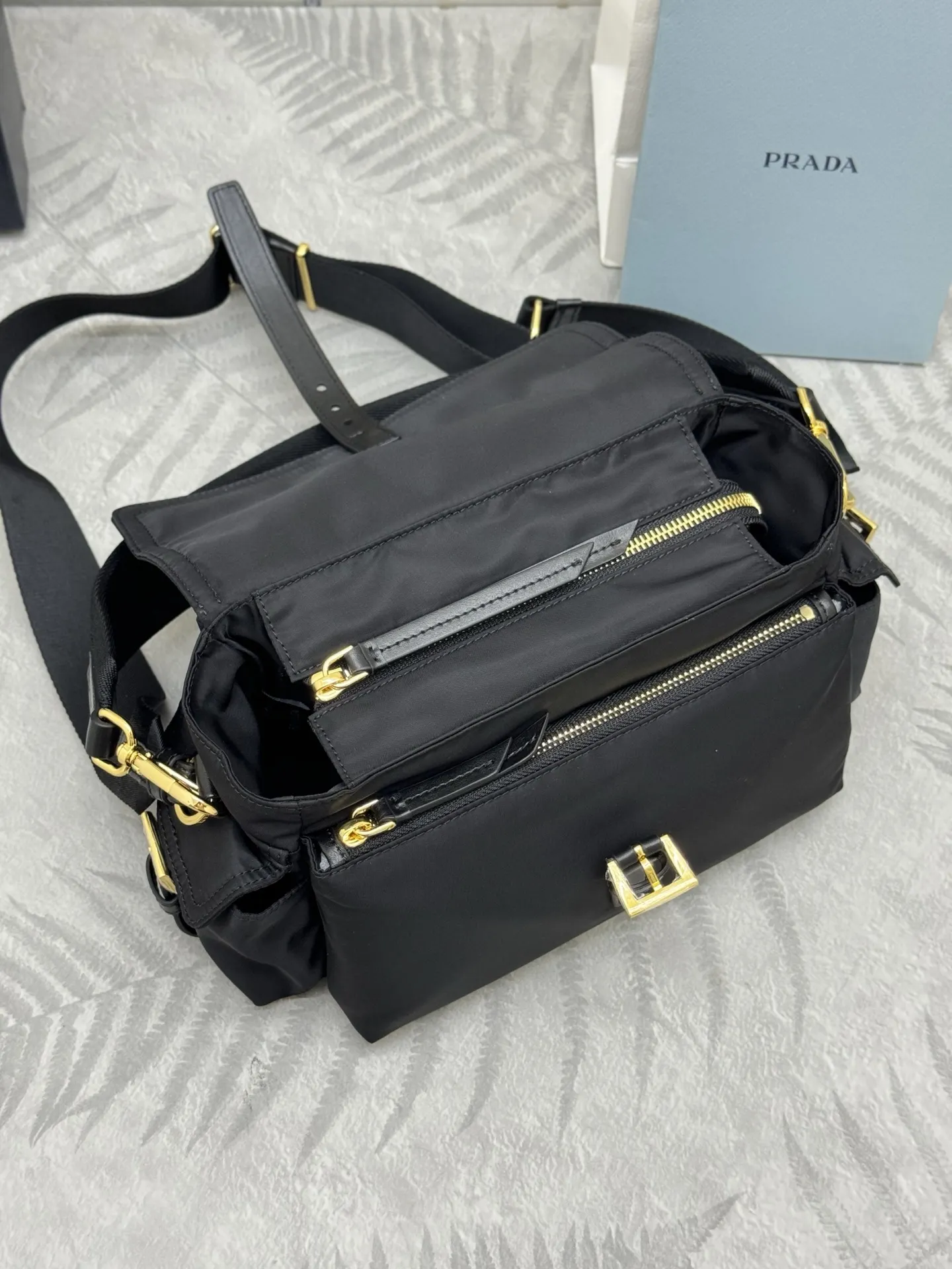 Re-Nylon Medium Messenger Bag D77016405 — view 6