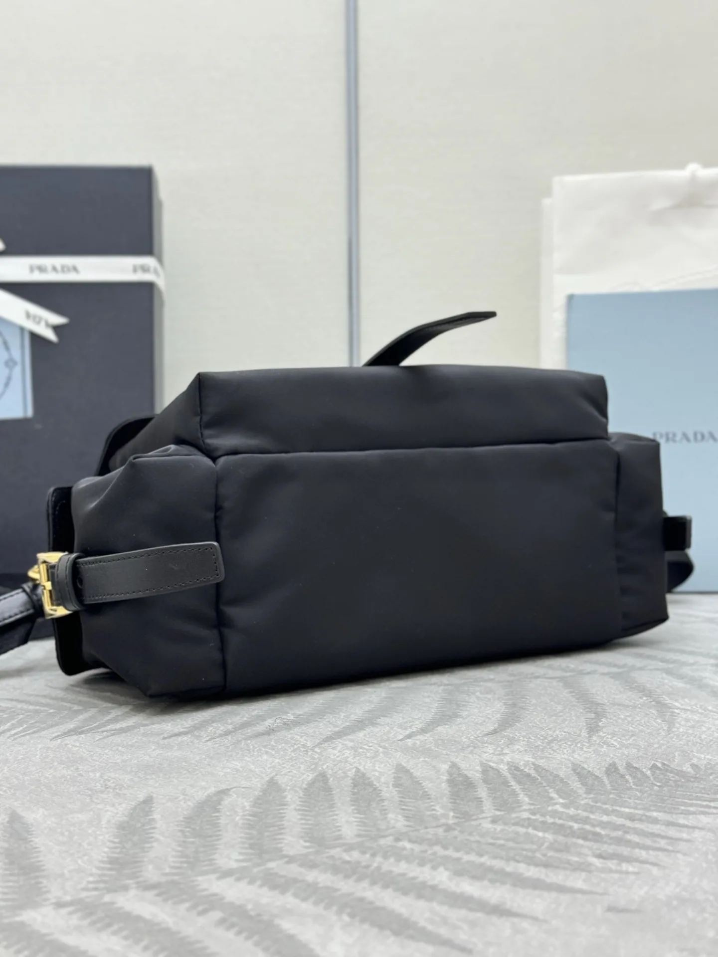 Re-Nylon Medium Messenger Bag D77016405 — view 7