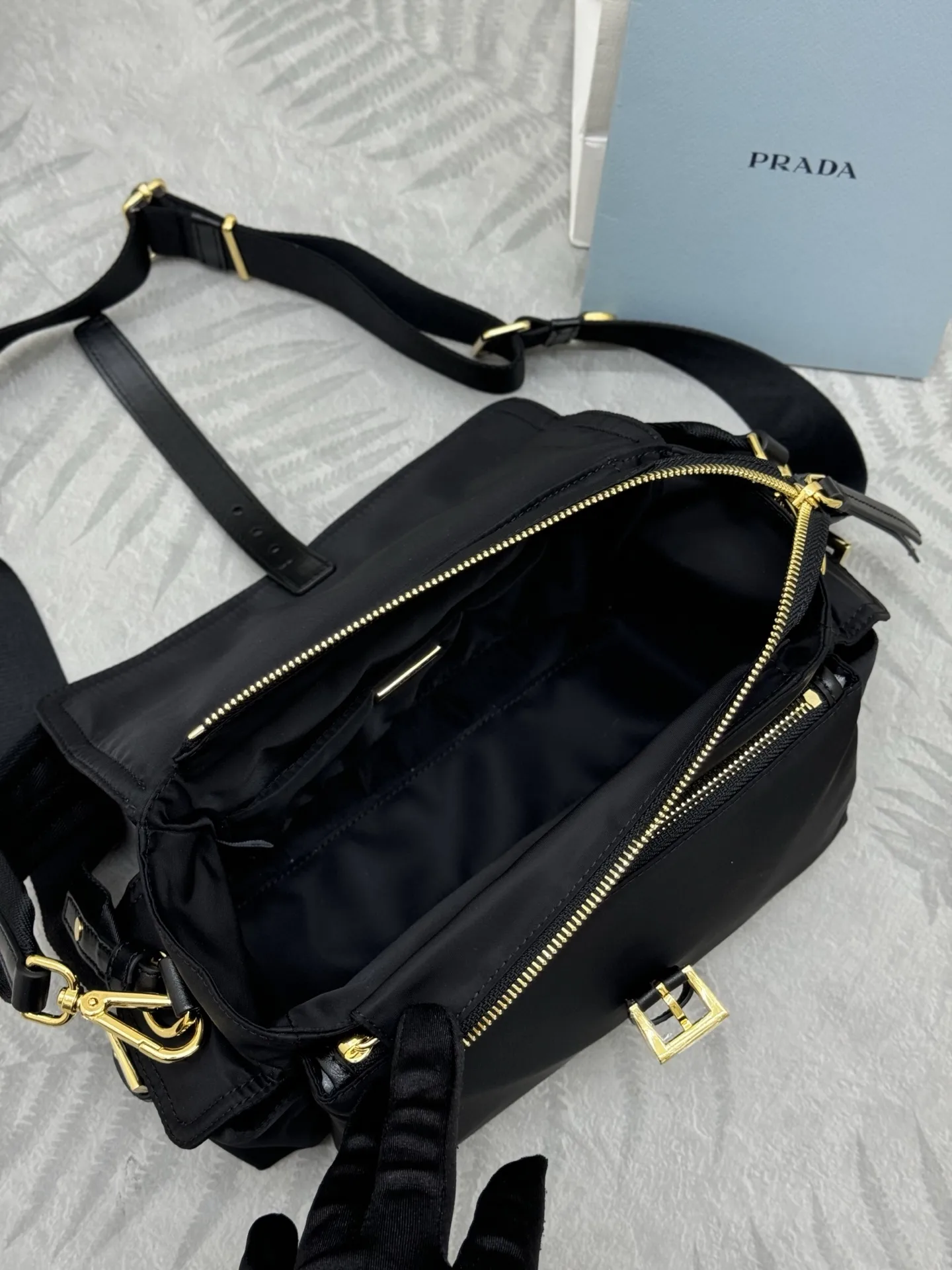 Re-Nylon Medium Messenger Bag D77016405 — view 8