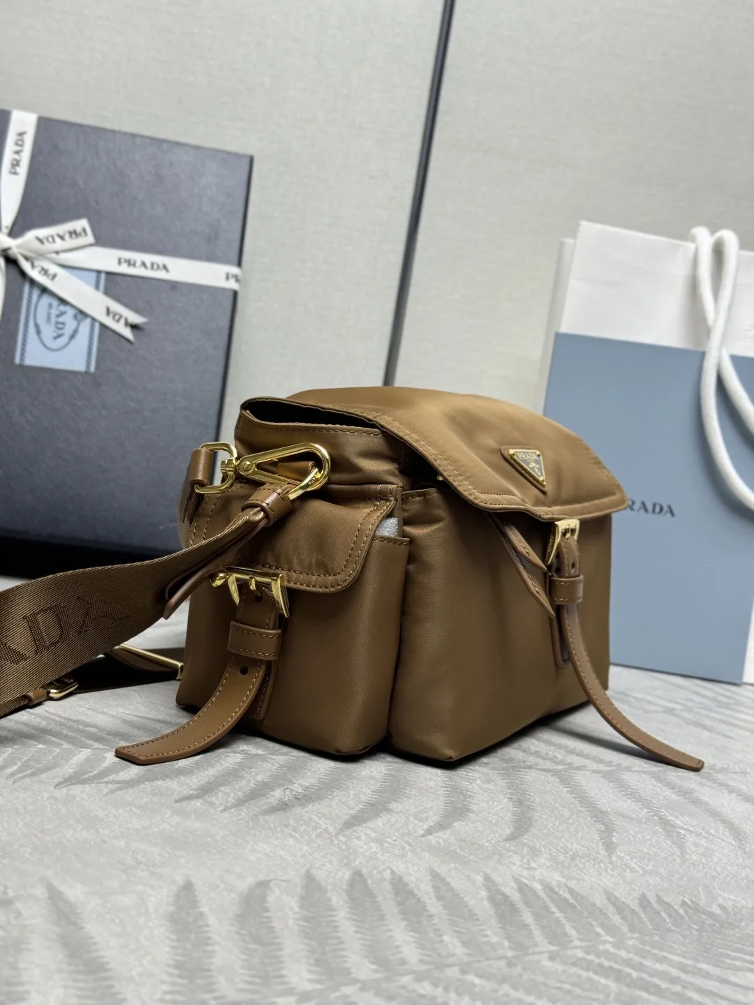 Re-Nylon Medium Messenger Bag D77016406 — view 3