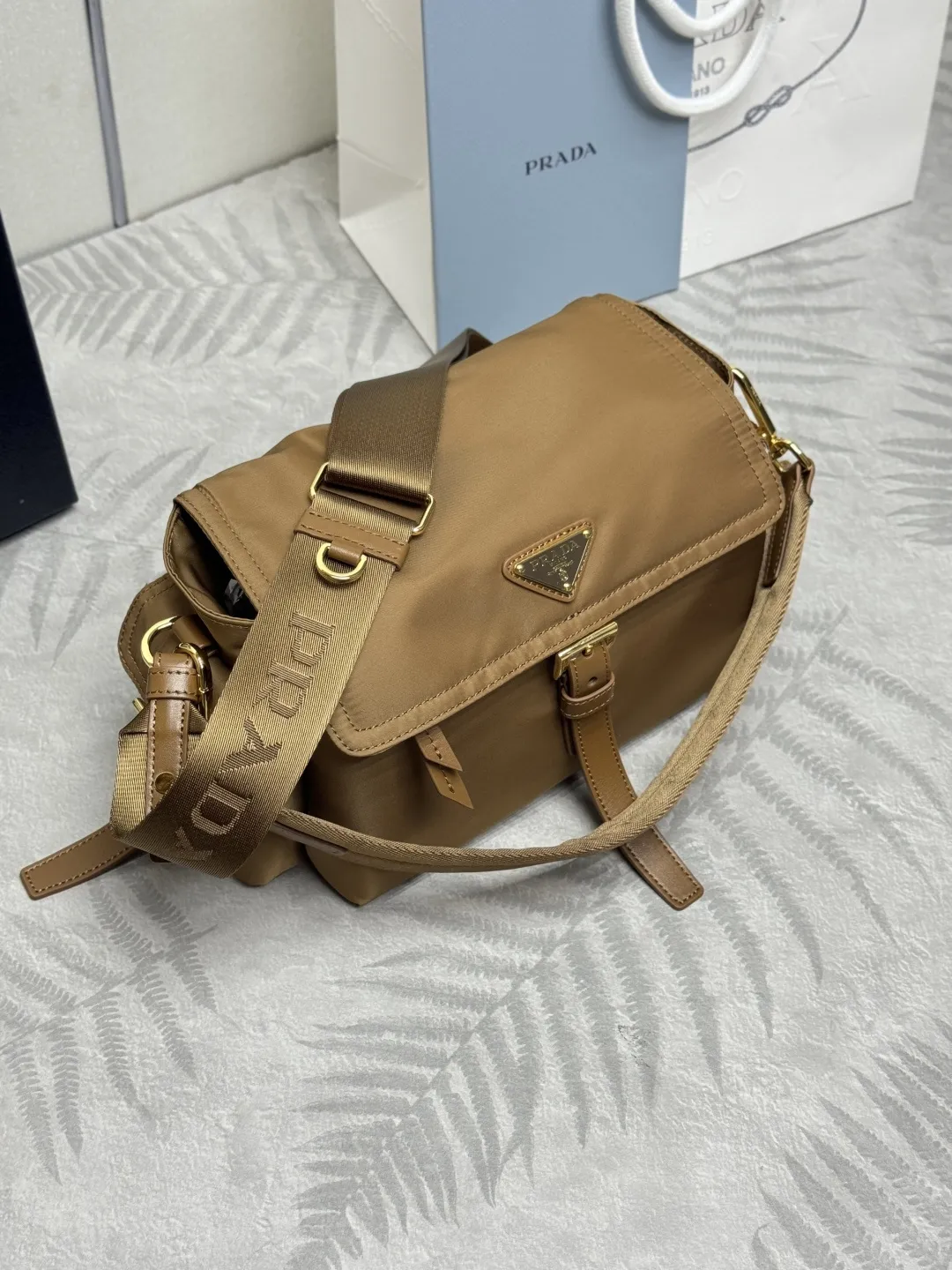 Re-Nylon Medium Messenger Bag D77016406 — view 4
