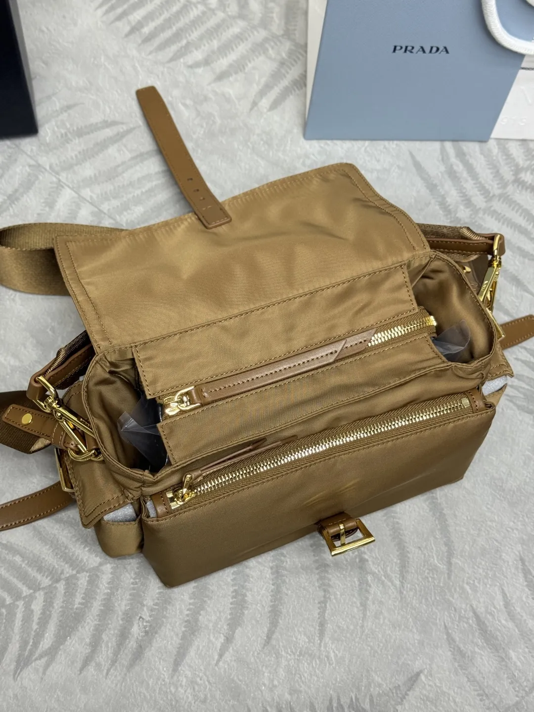 Re-Nylon Medium Messenger Bag D77016406 — view 7
