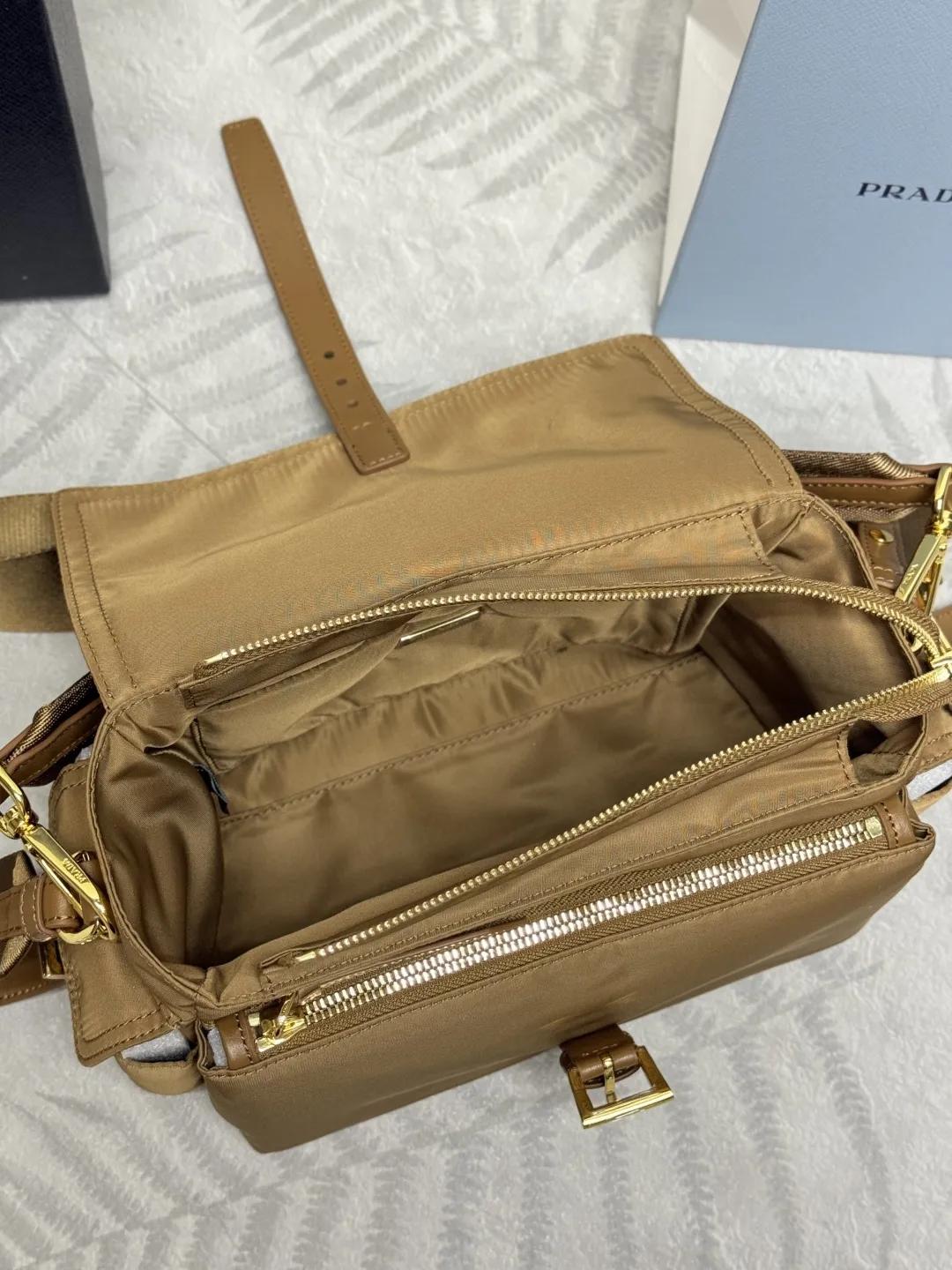 Re-Nylon Medium Messenger Bag D77016406 — view 8