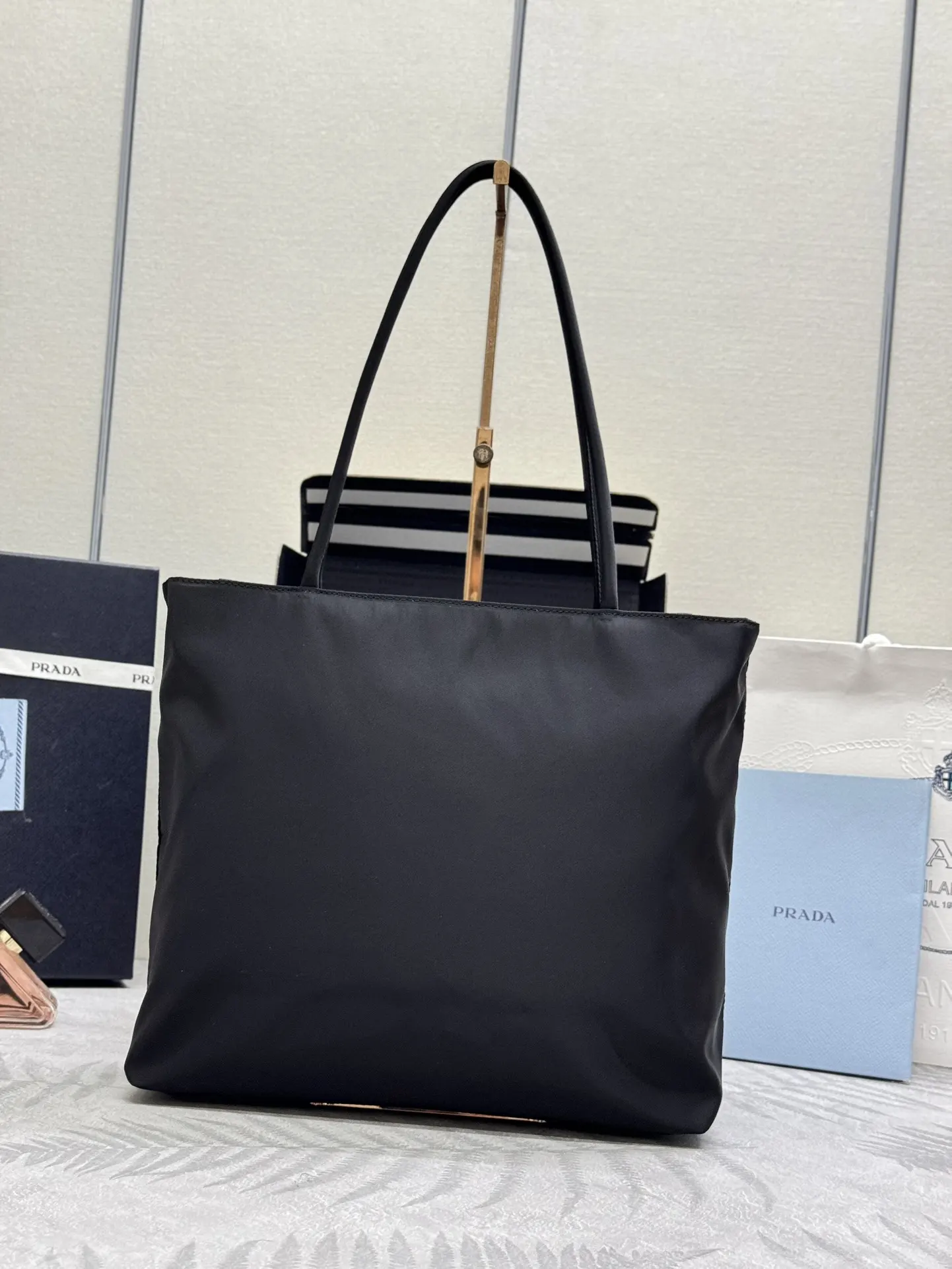 Nylon Triangle Logo Tote Bag D58016509 — view 2