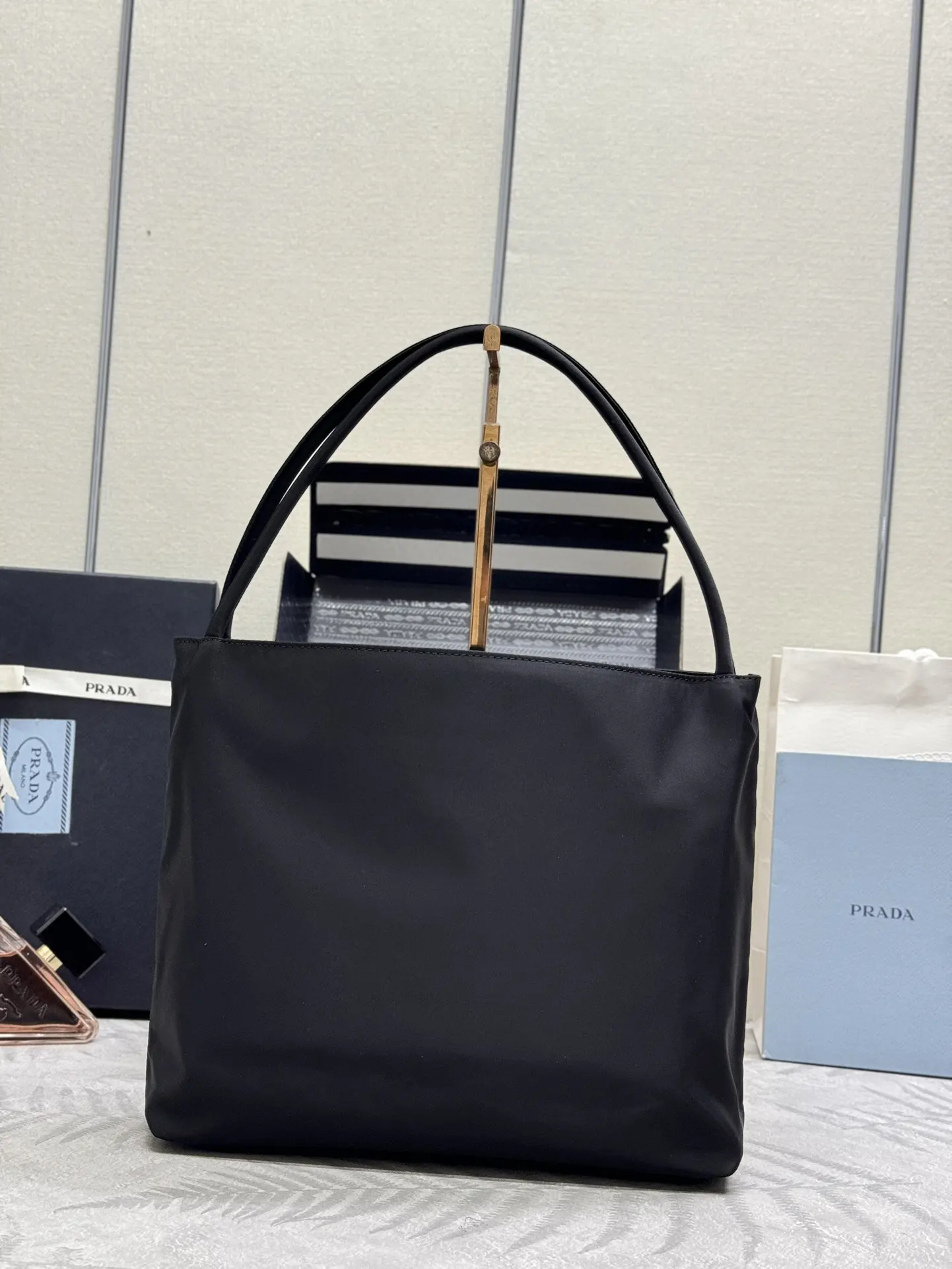 Nylon Medium Tote Bag D53016415 — view 2