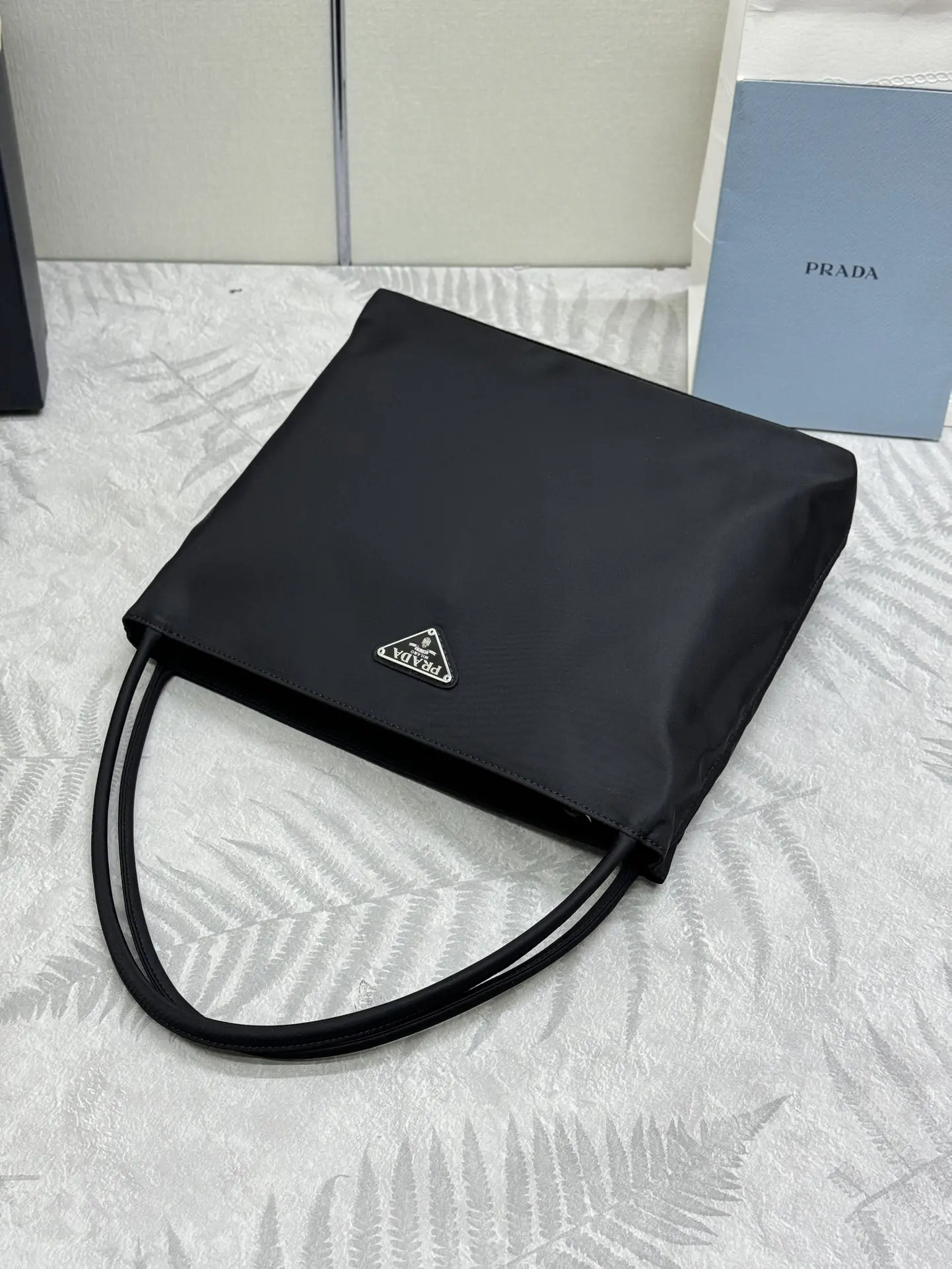 Nylon Medium Tote Bag D53016415 — view 4