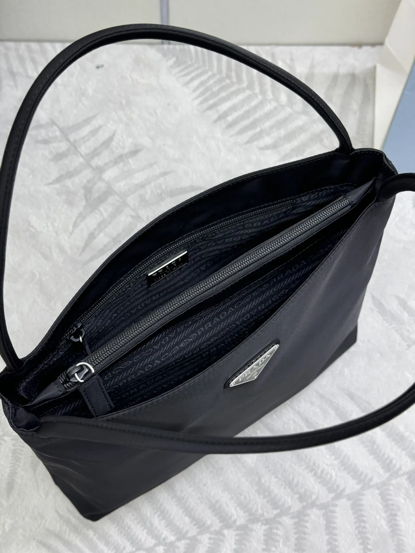 Nylon Medium Tote Bag D53016415 — view 5