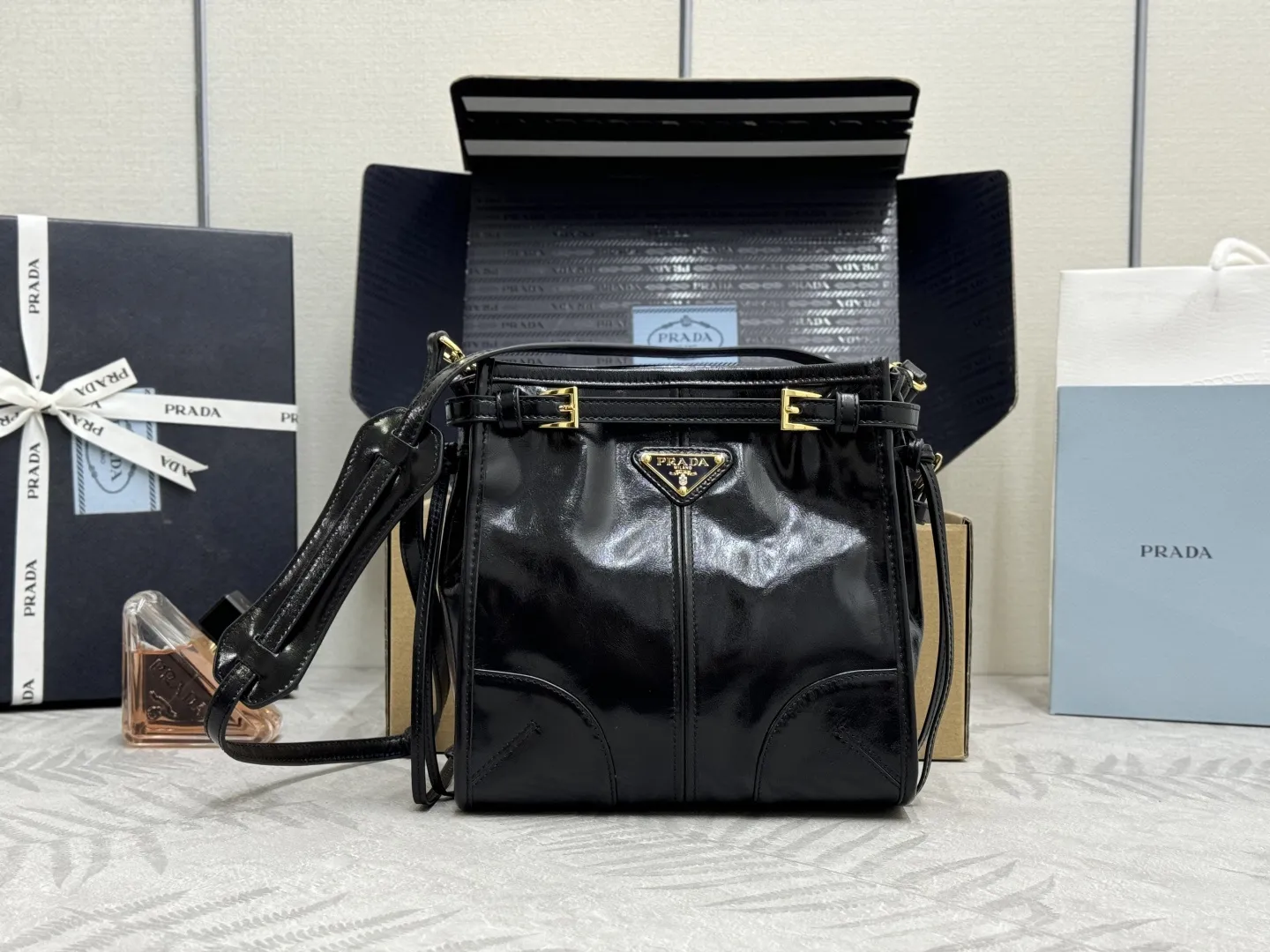Soft Lux Oiled Leather Top-Handle Crossbody Bag D95016417