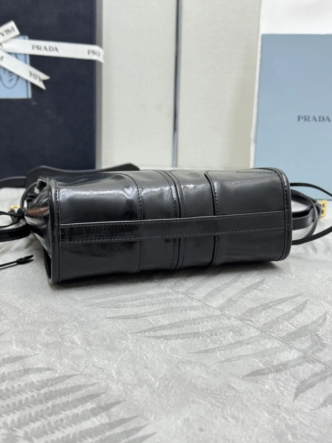 Soft Lux Oiled Leather Top-Handle Crossbody Bag D95016417 — view 7