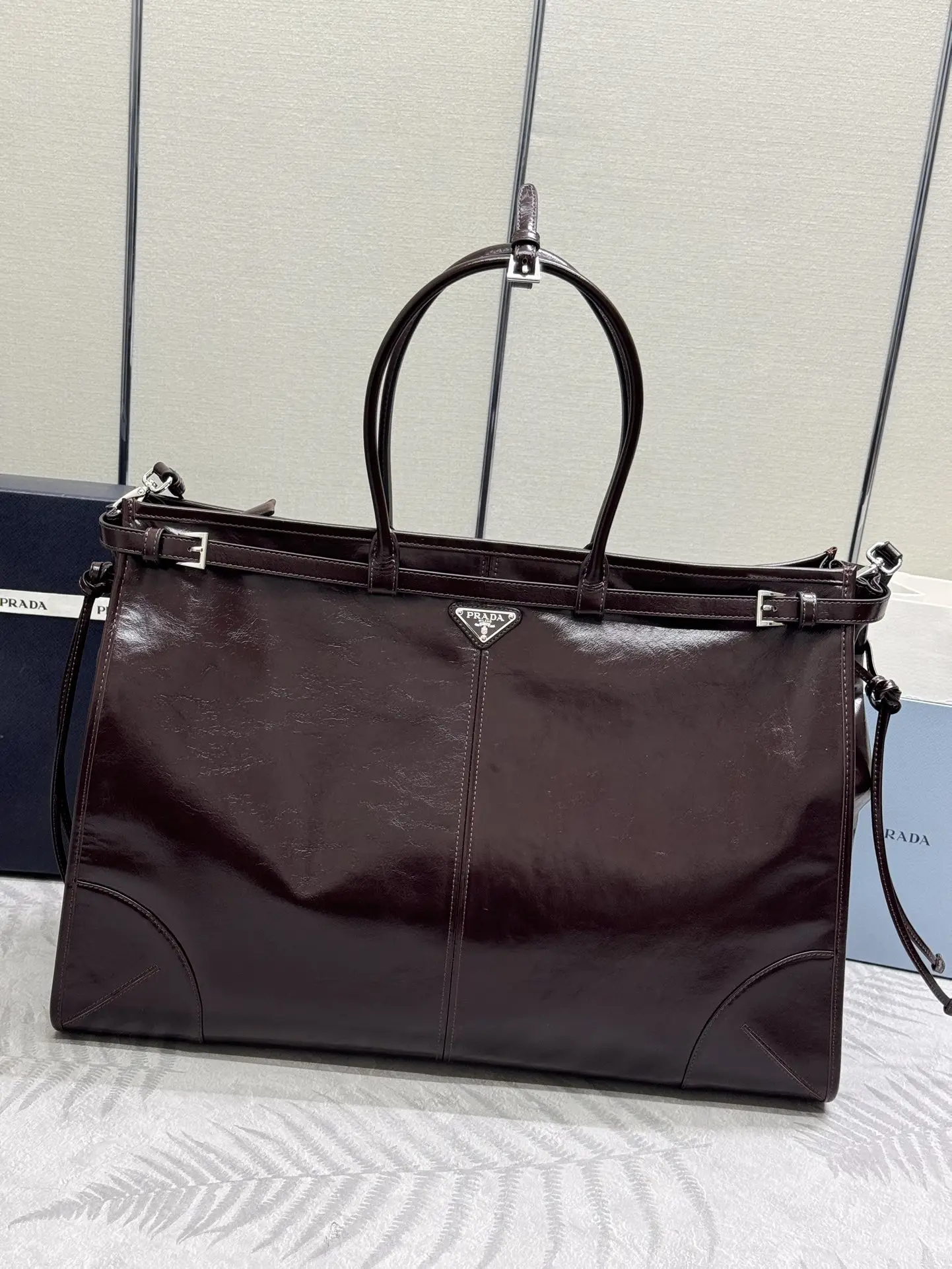 Men's Lux Soft Oiled Leather Tote Bag D135016421