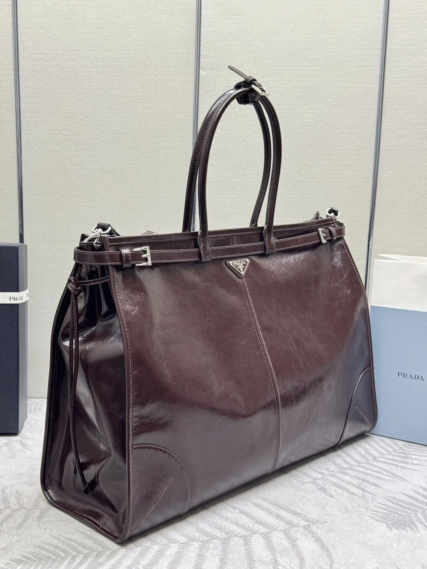 Men's Lux Soft Oiled Leather Tote Bag D135016421 — view 3