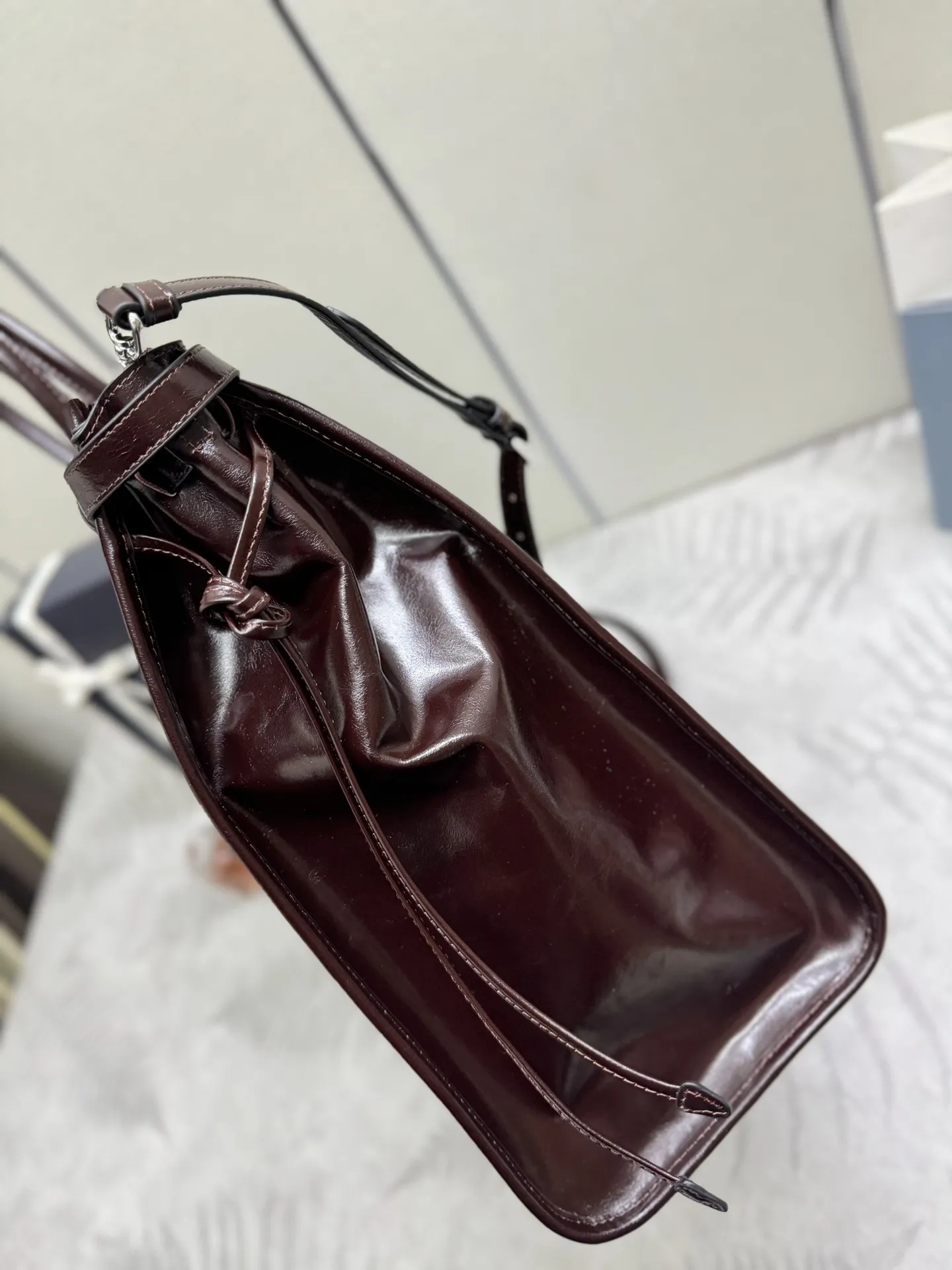 Men's Lux Soft Oiled Leather Tote Bag D135016421 — view 6