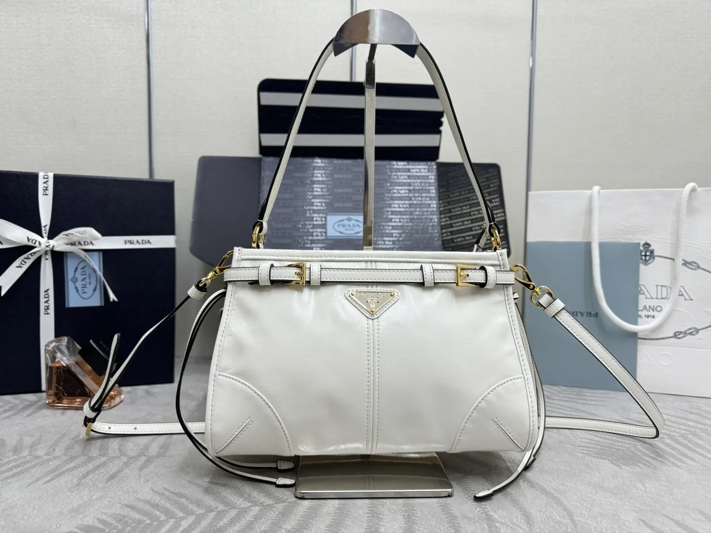 Bonnie Oiled Wax Leather Shoulder Bag D98016438