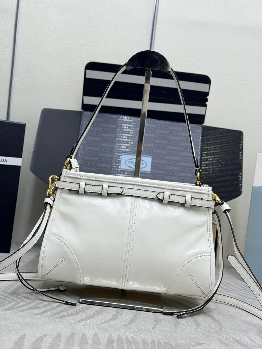 Bonnie Oiled Wax Leather Shoulder Bag D98016438 — view 2
