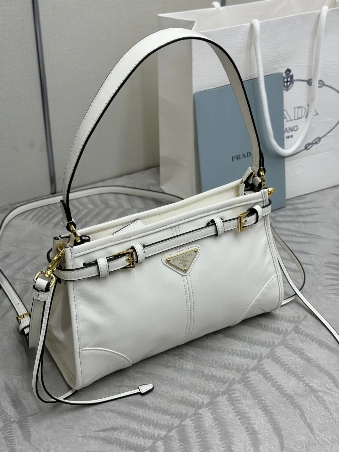 Bonnie Oiled Wax Leather Shoulder Bag D98016438 — view 3