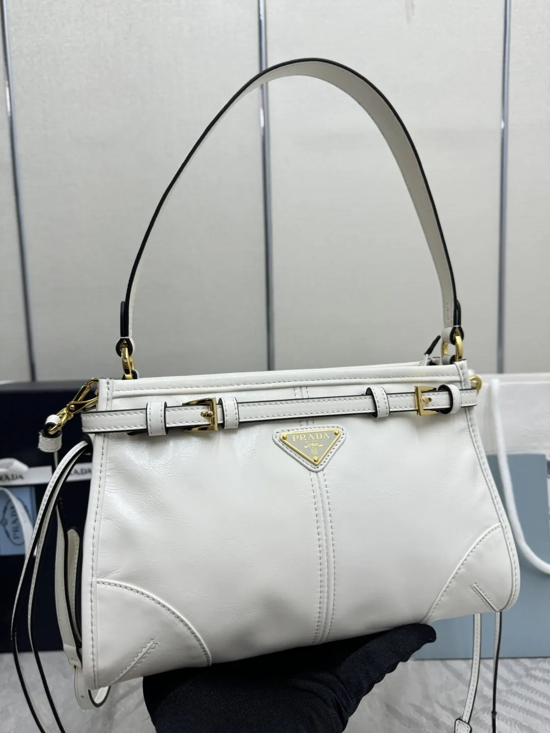 Bonnie Oiled Wax Leather Shoulder Bag D98016438 — view 5