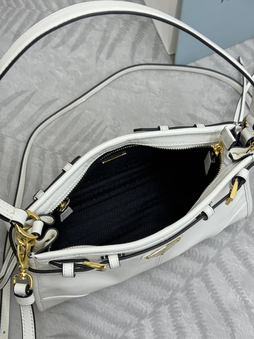 Bonnie Oiled Wax Leather Shoulder Bag D98016438 — view 8
