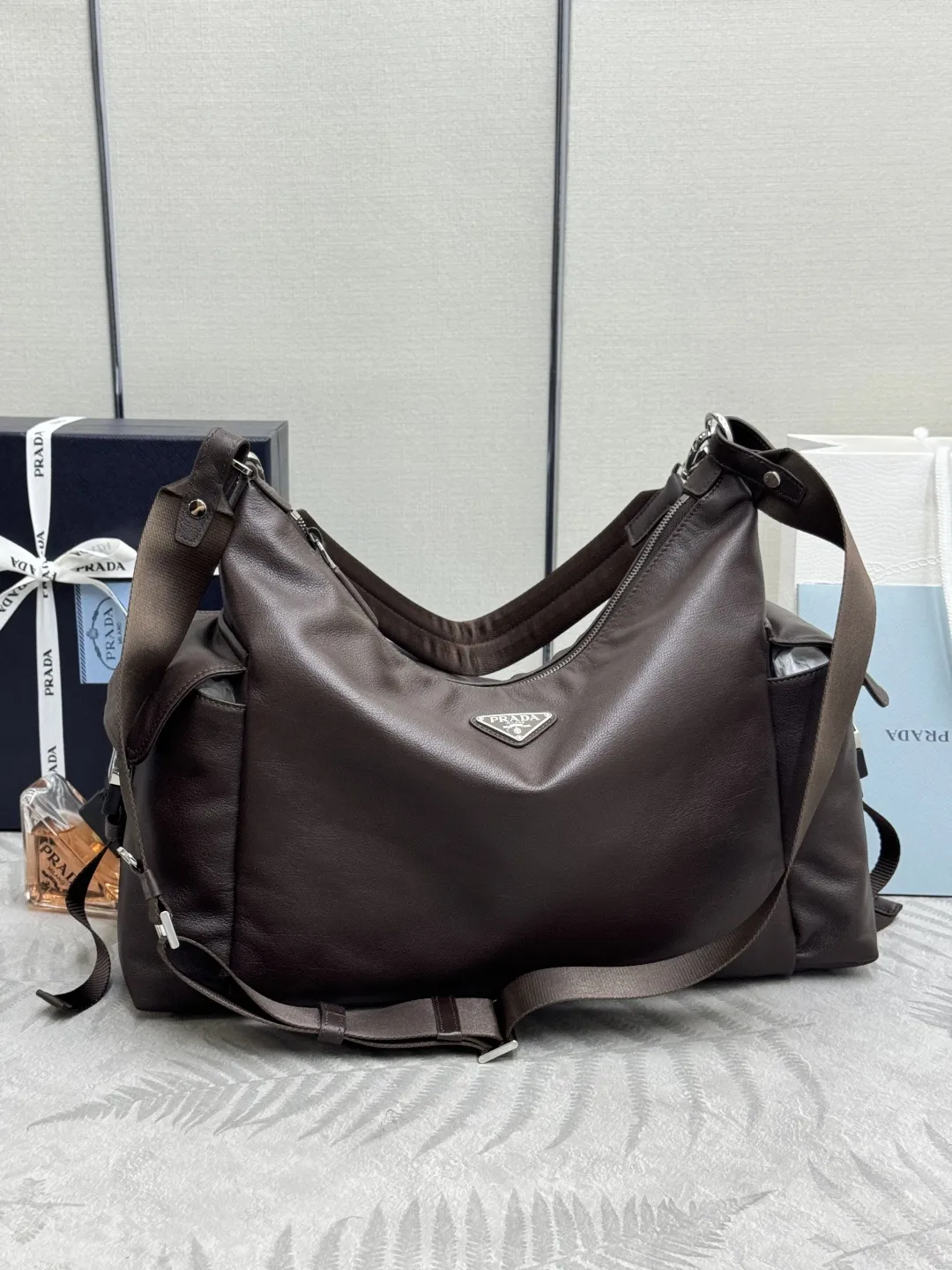 Explore Hobo Bag in Calf Leather D115016439 — view 3