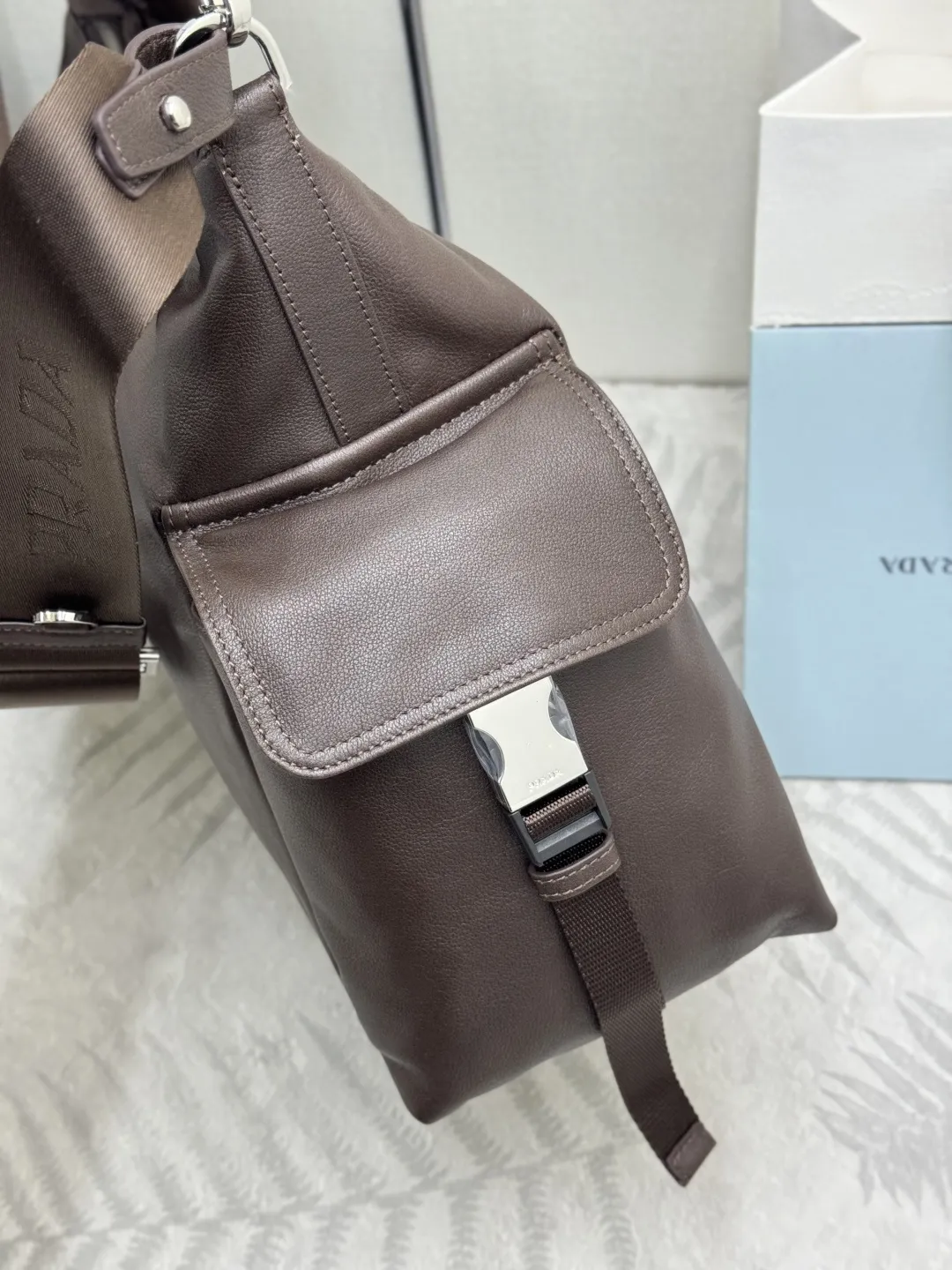 Explore Hobo Bag in Calf Leather D115016439 — view 5
