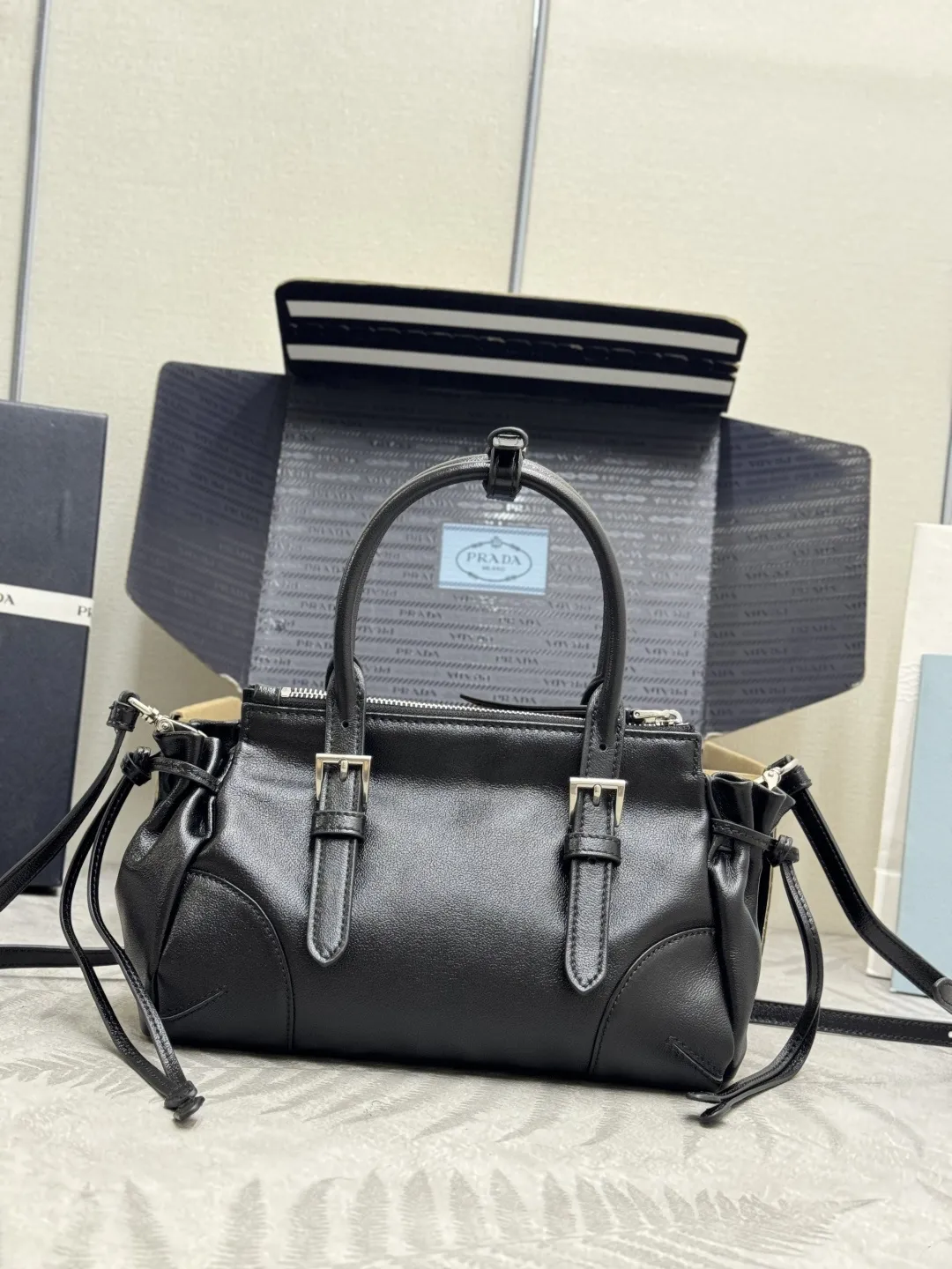 Small Vintage Leather Tote Bag 1BA499 D100016445 — view 2