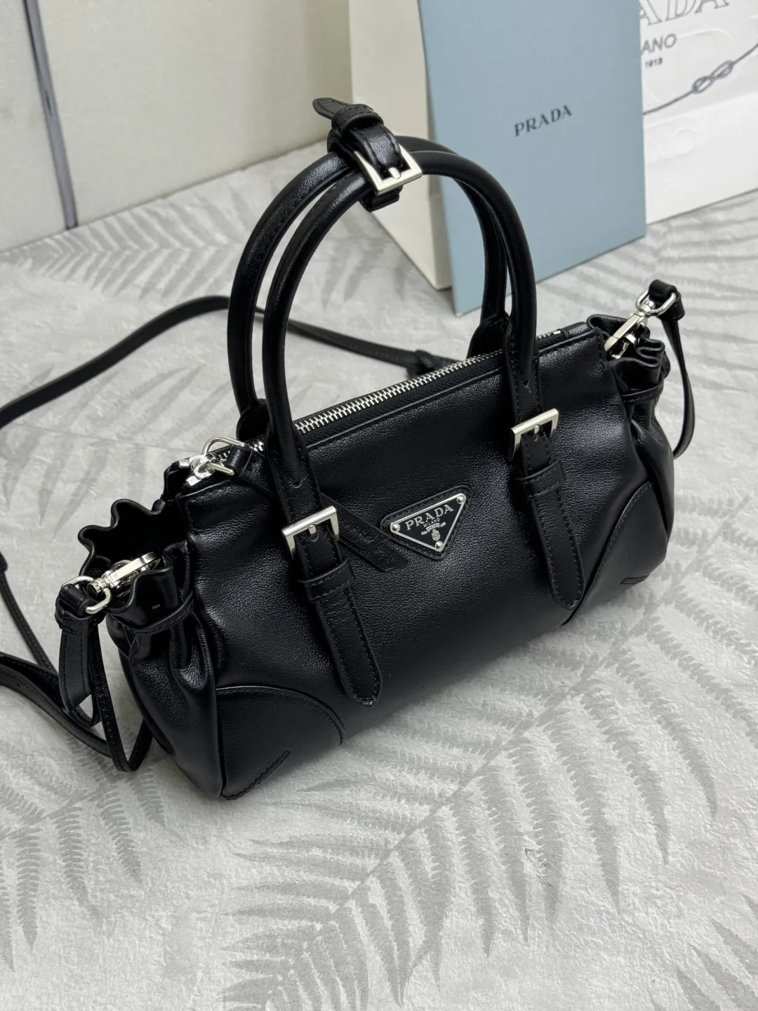 Small Vintage Leather Tote Bag 1BA499 D100016445 — view 3