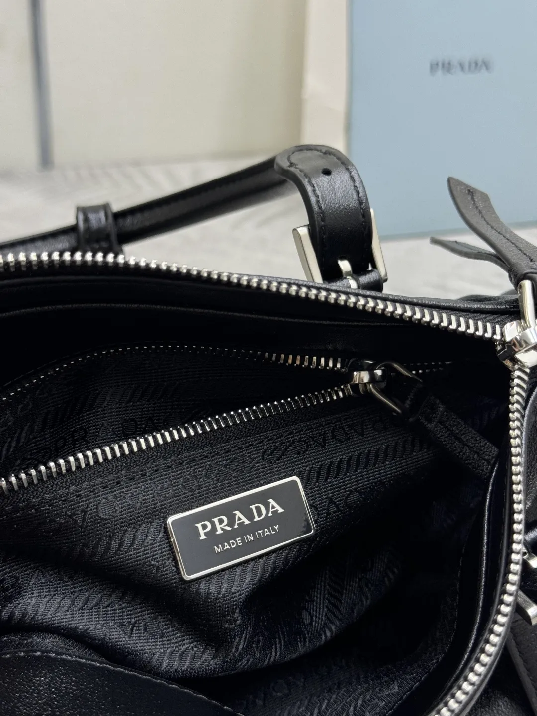 Small Vintage Leather Tote Bag 1BA499 D100016445 — view 9