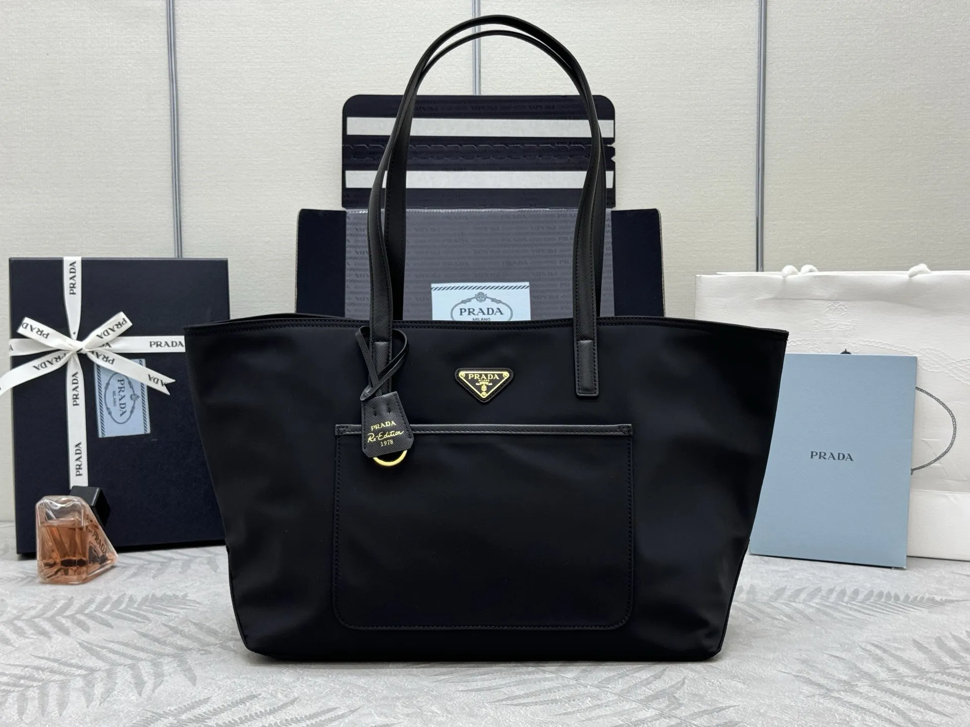 Re-Edition Nylon Tote Bag D66016447