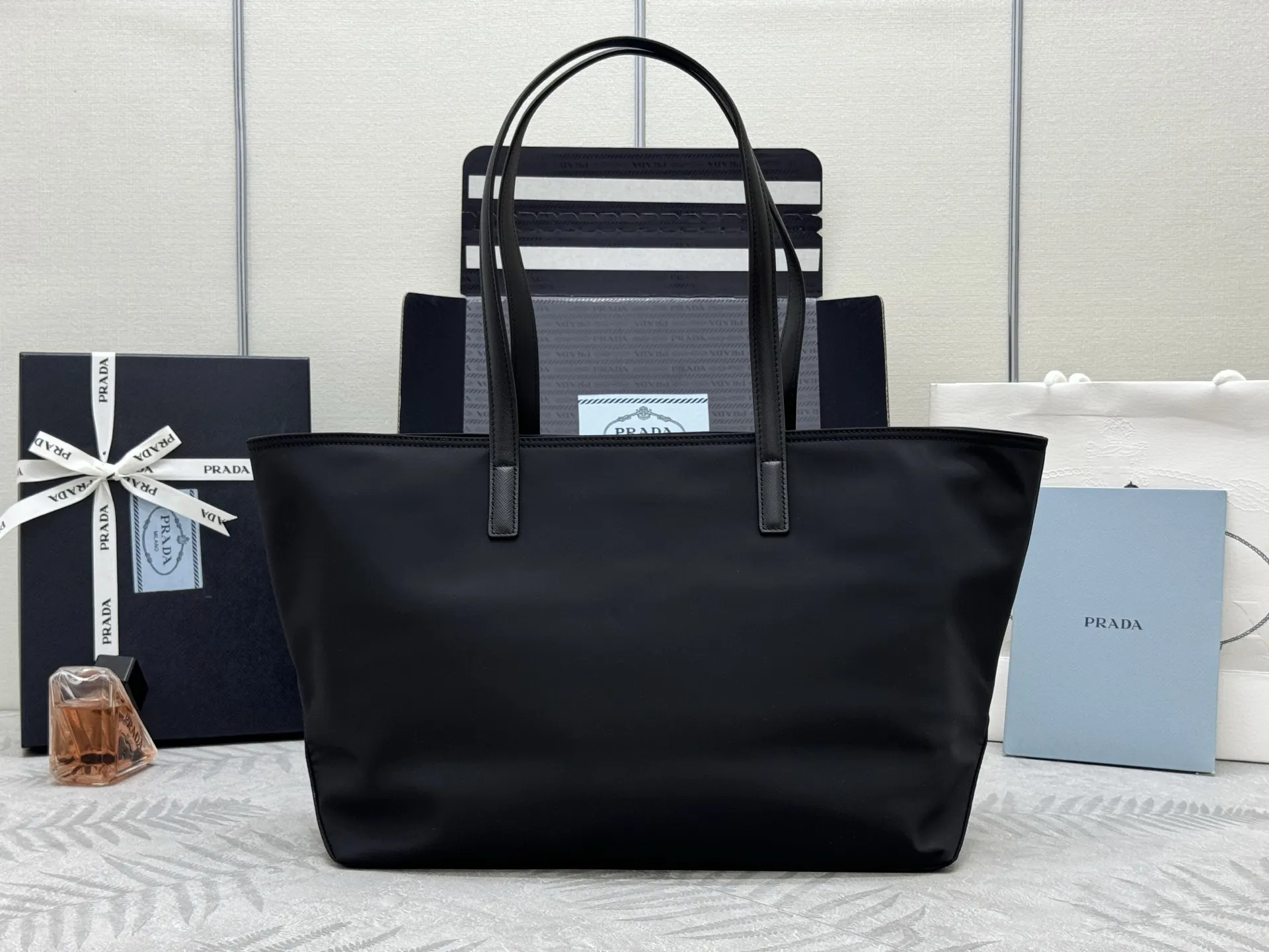 Re-Edition Nylon Tote Bag D66016447 — view 3