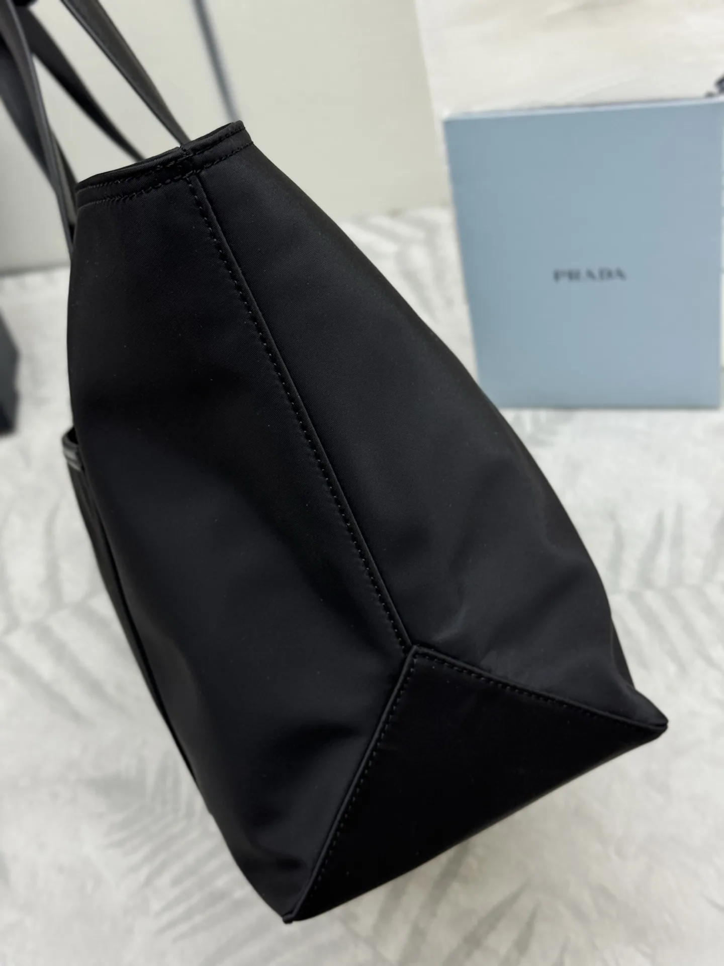 Re-Edition Nylon Tote Bag D66016447 — view 4