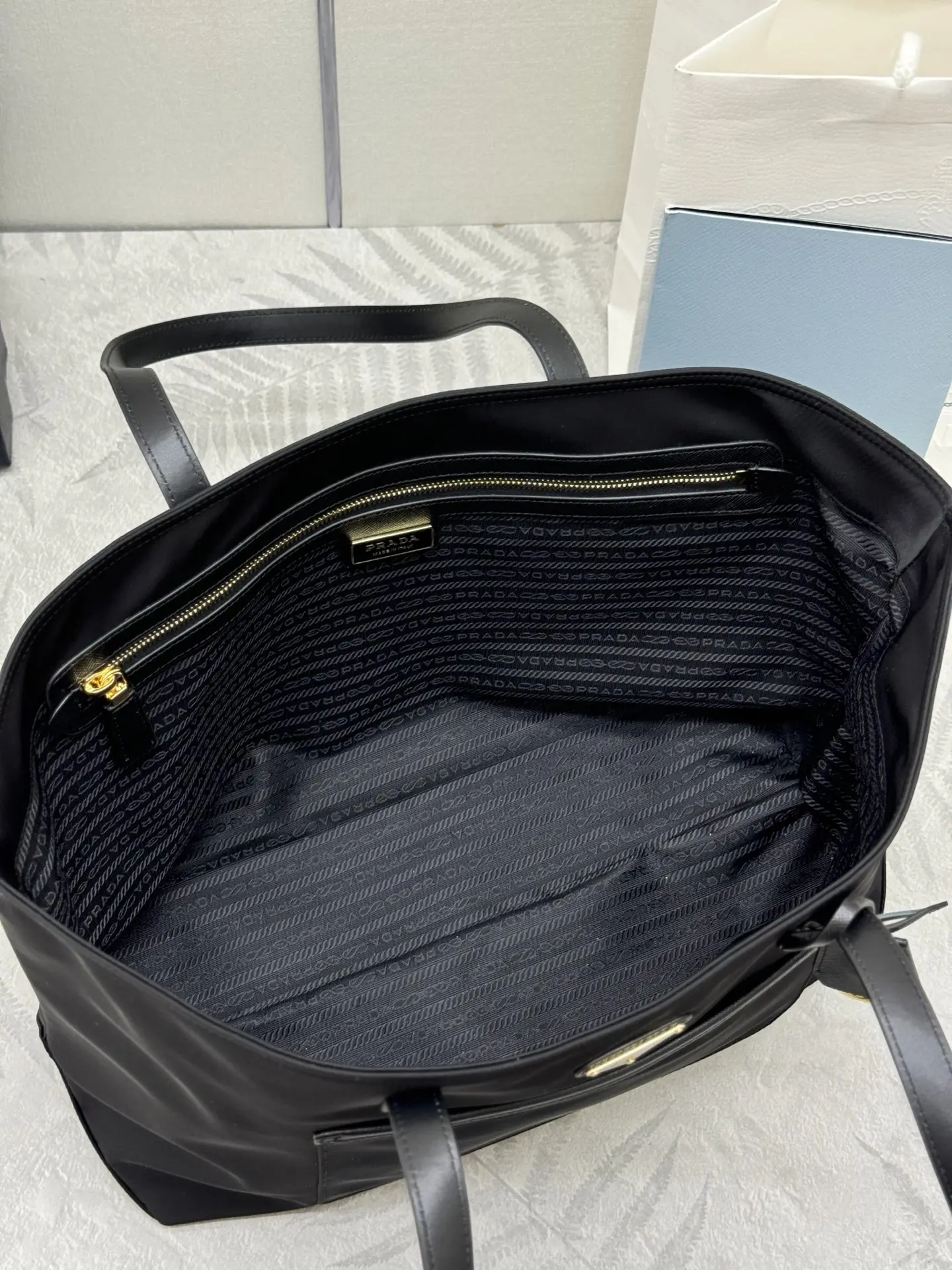 Re-Edition Nylon Tote Bag D66016447 — view 8