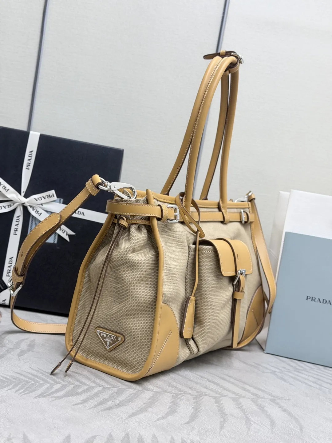 Soft Lux Linen and Leather Tote Bag D105016486 — view 4