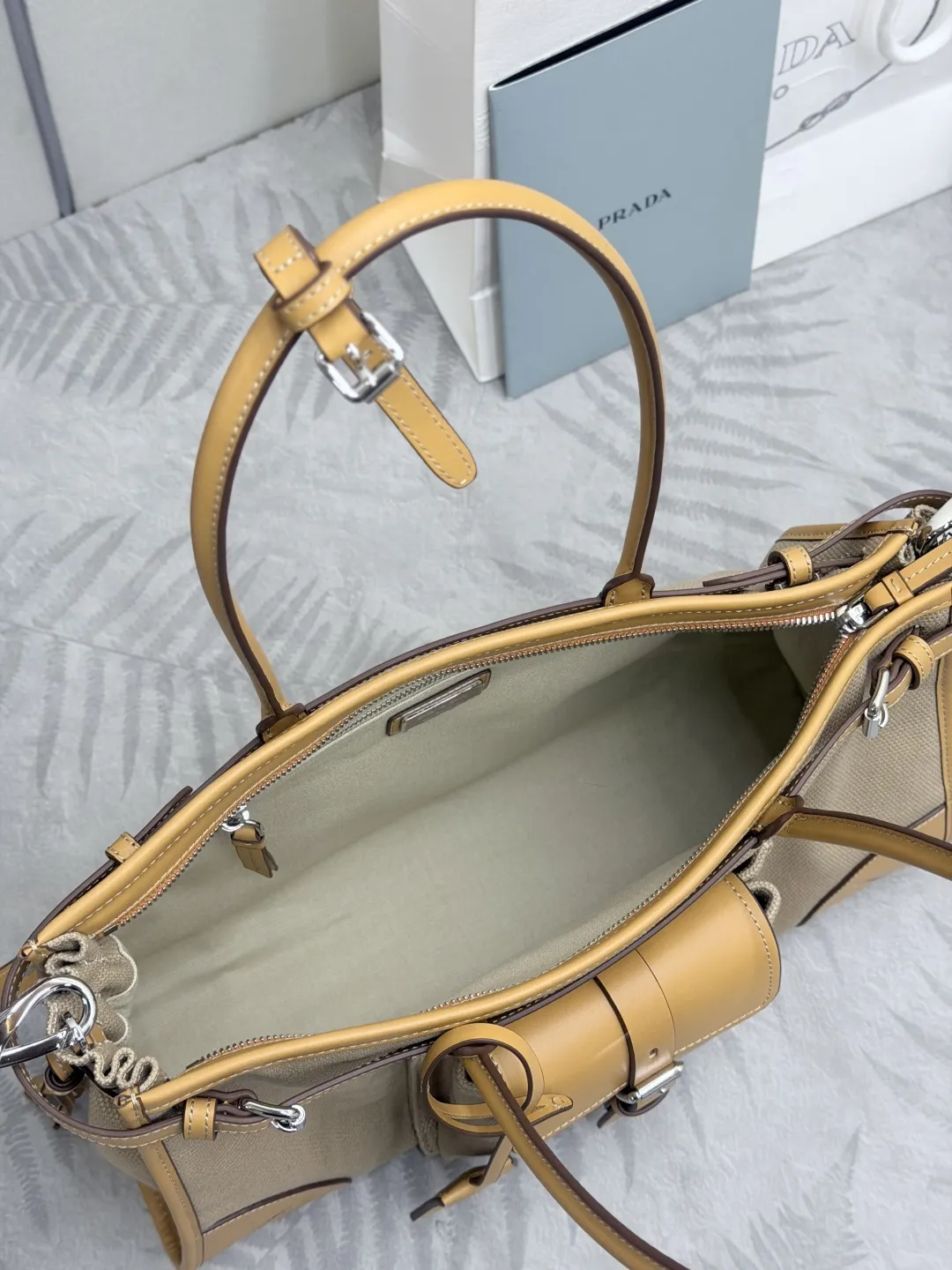 Soft Lux Linen and Leather Tote Bag D105016486 — view 9