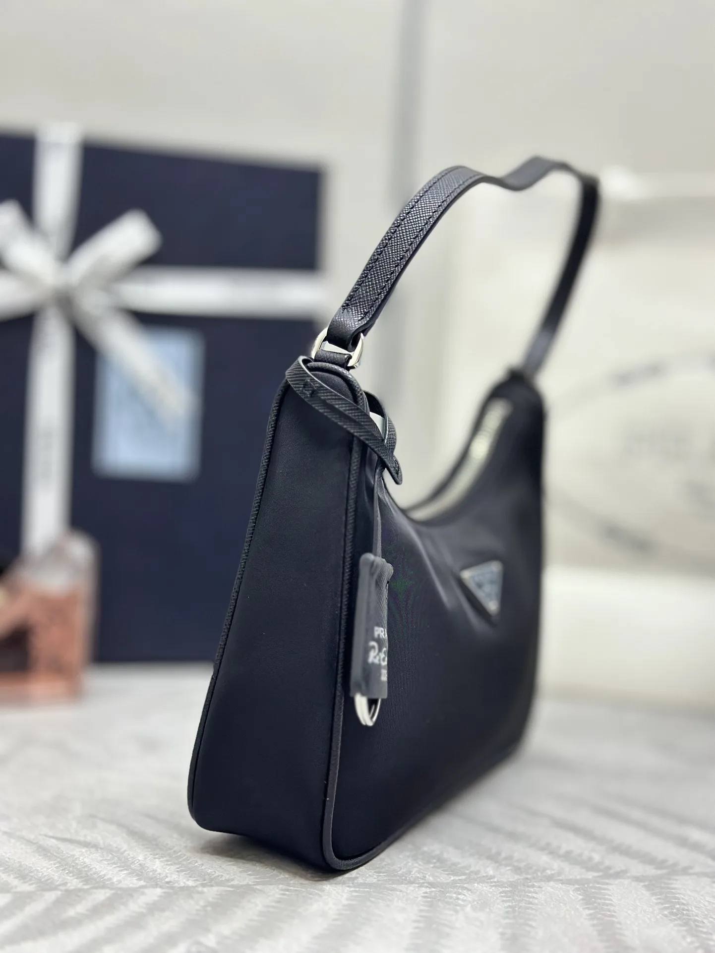 Prada Re-Edition 2005 Nylon Shoulder Bag D56016468 — view 3