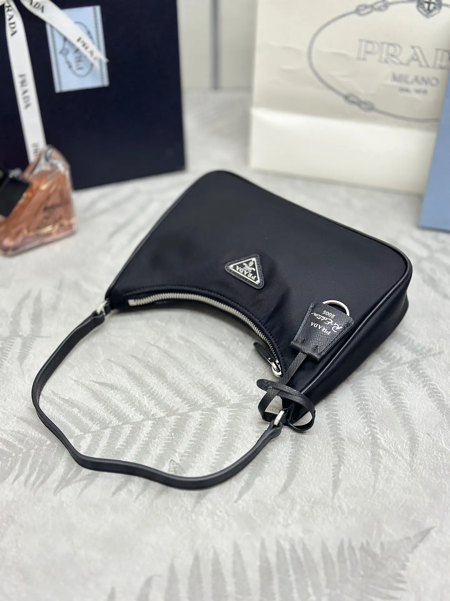 Prada Re-Edition 2005 Nylon Shoulder Bag D56016468 — view 4