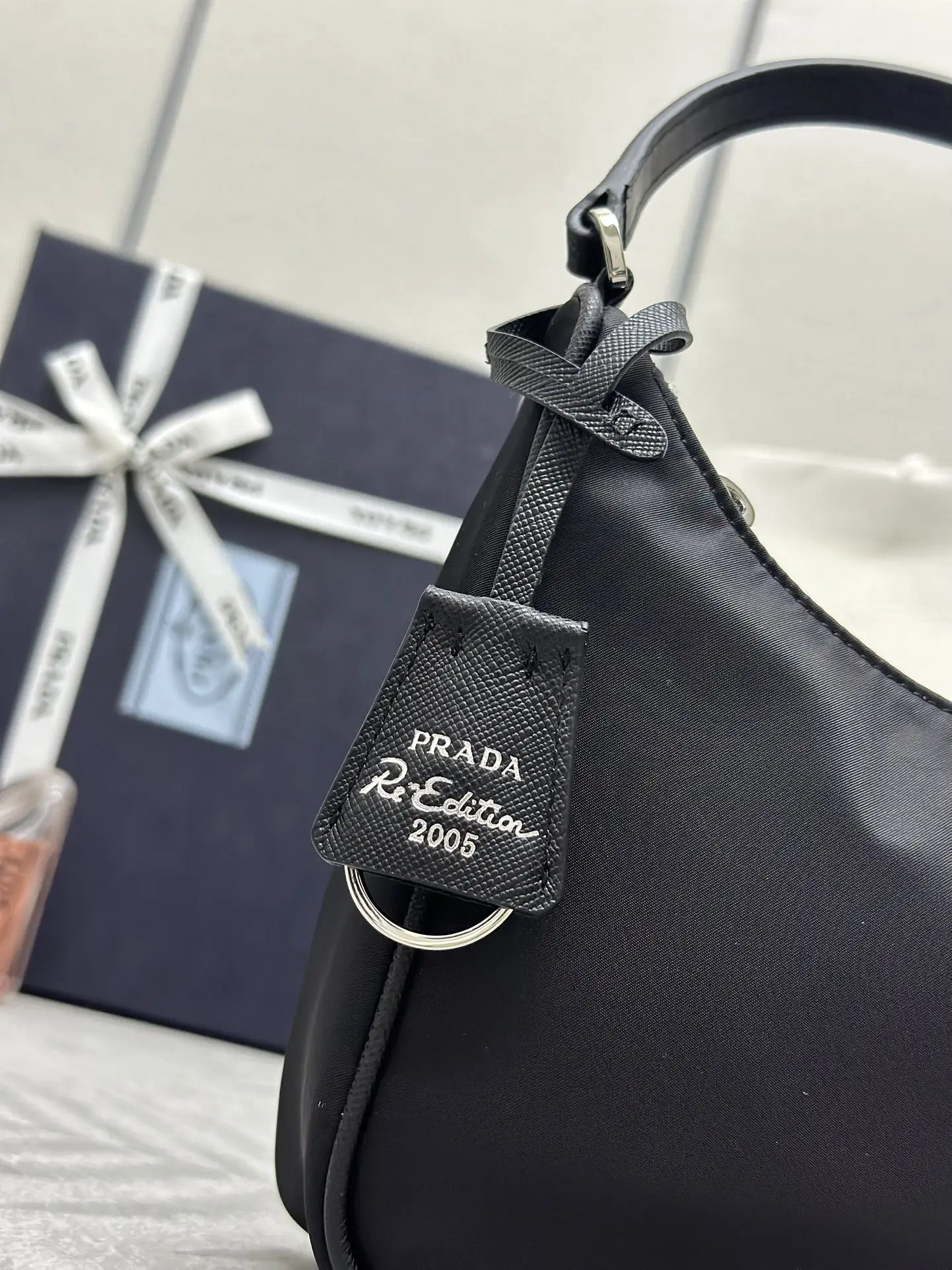 Prada Re-Edition 2005 Nylon Shoulder Bag D56016468 — view 6