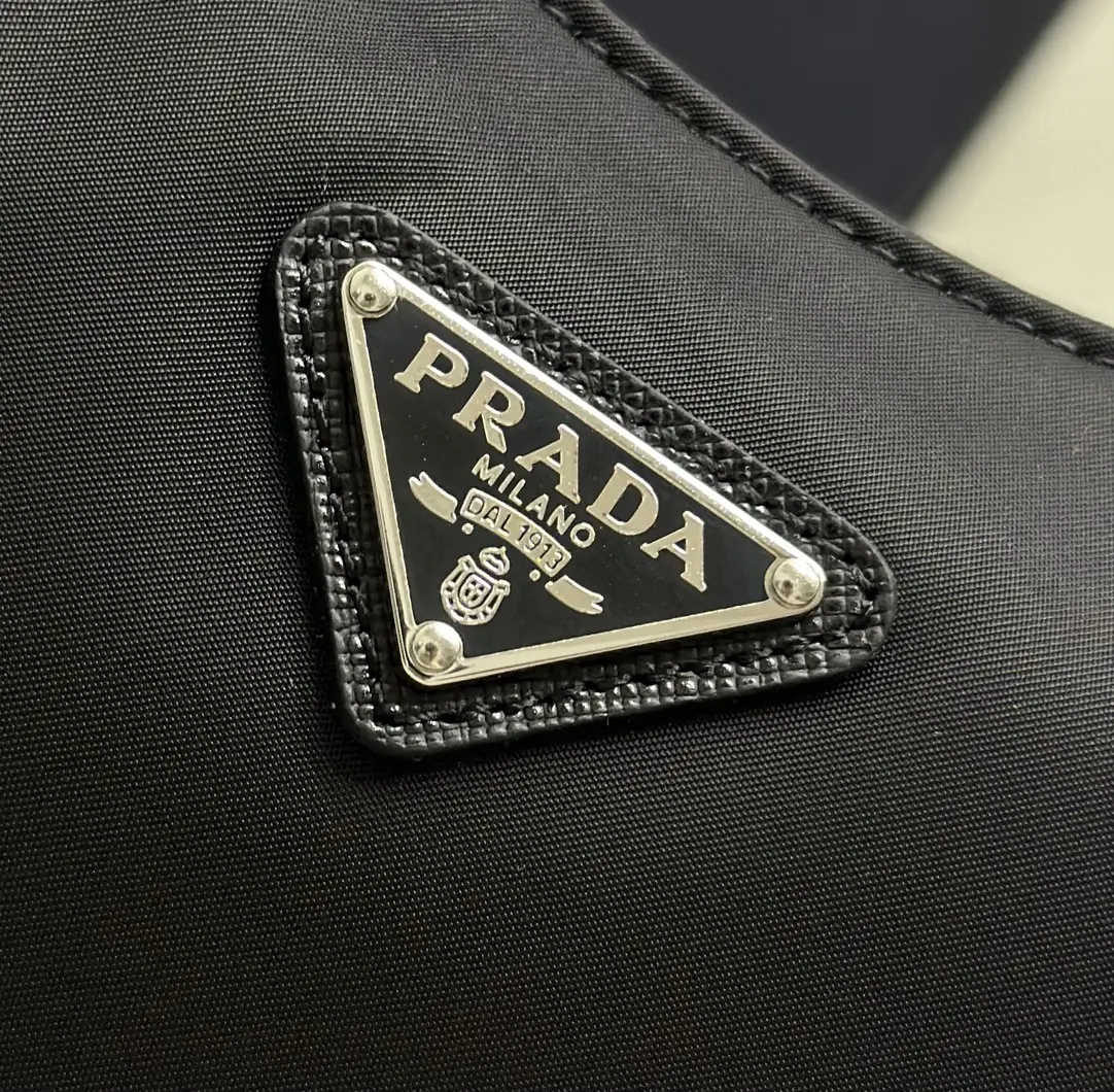 Prada Re-Edition 2005 Nylon Shoulder Bag D56016468 — view 7