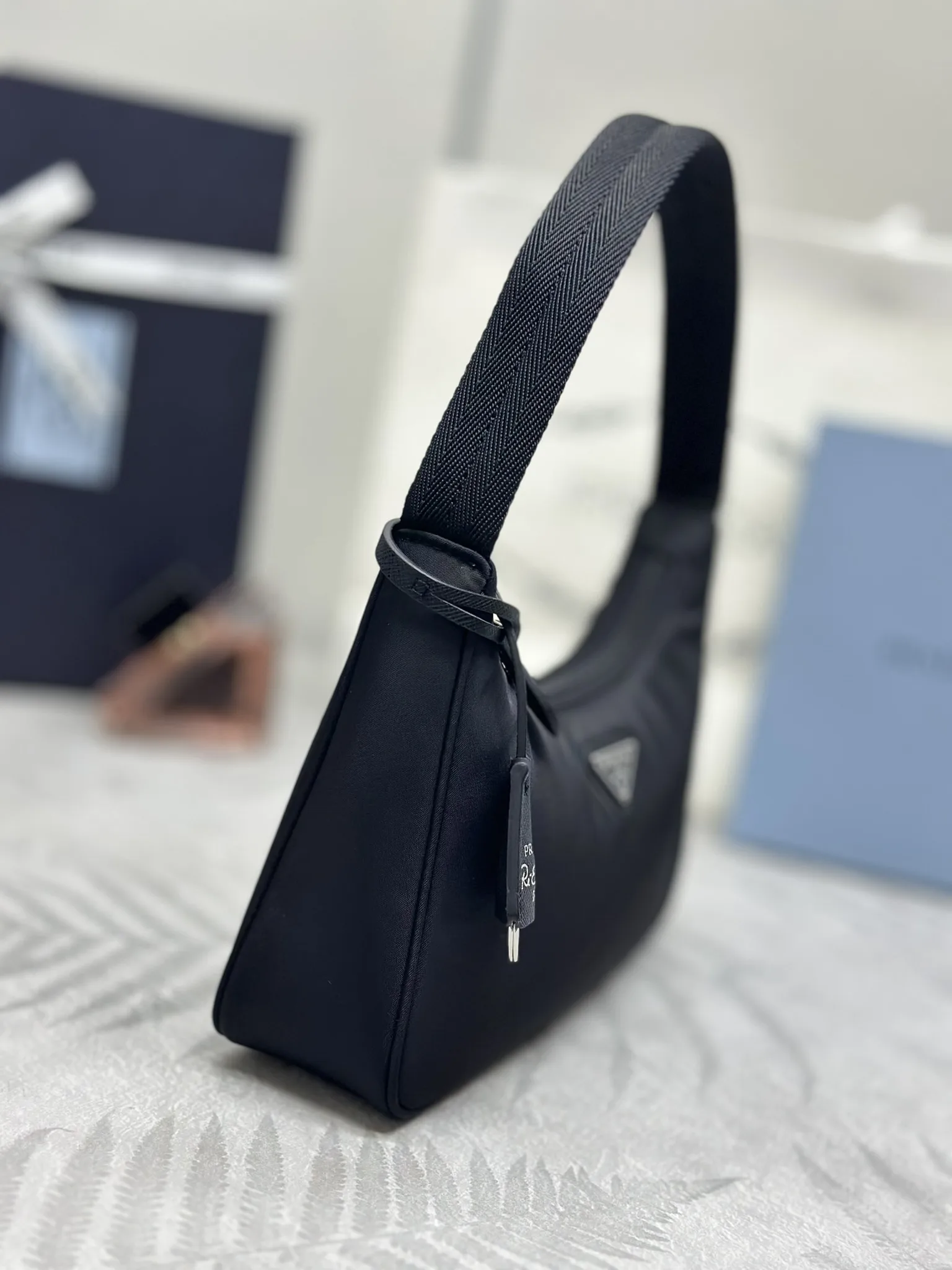 Prada Re-Edition 2000 Nylon Shoulder Bag D53016470 — view 3
