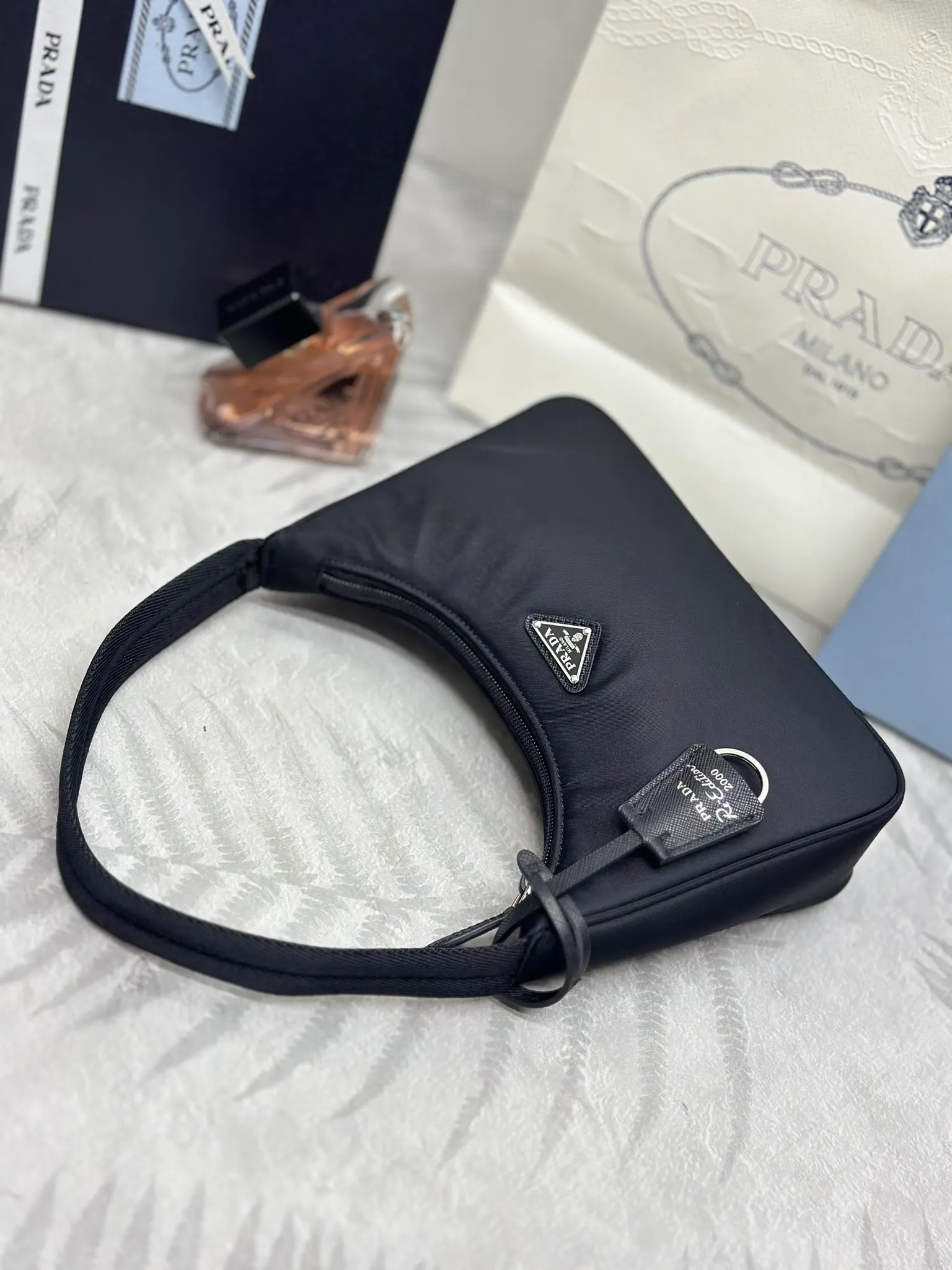 Prada Re-Edition 2000 Nylon Shoulder Bag D53016470 — view 4