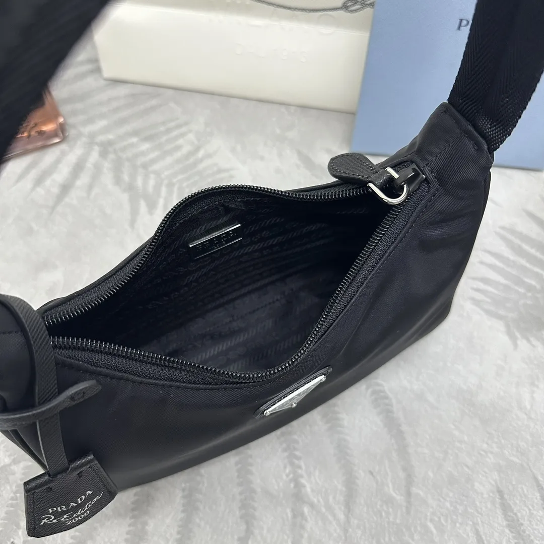 Prada Re-Edition 2000 Nylon Shoulder Bag D53016470 — view 8