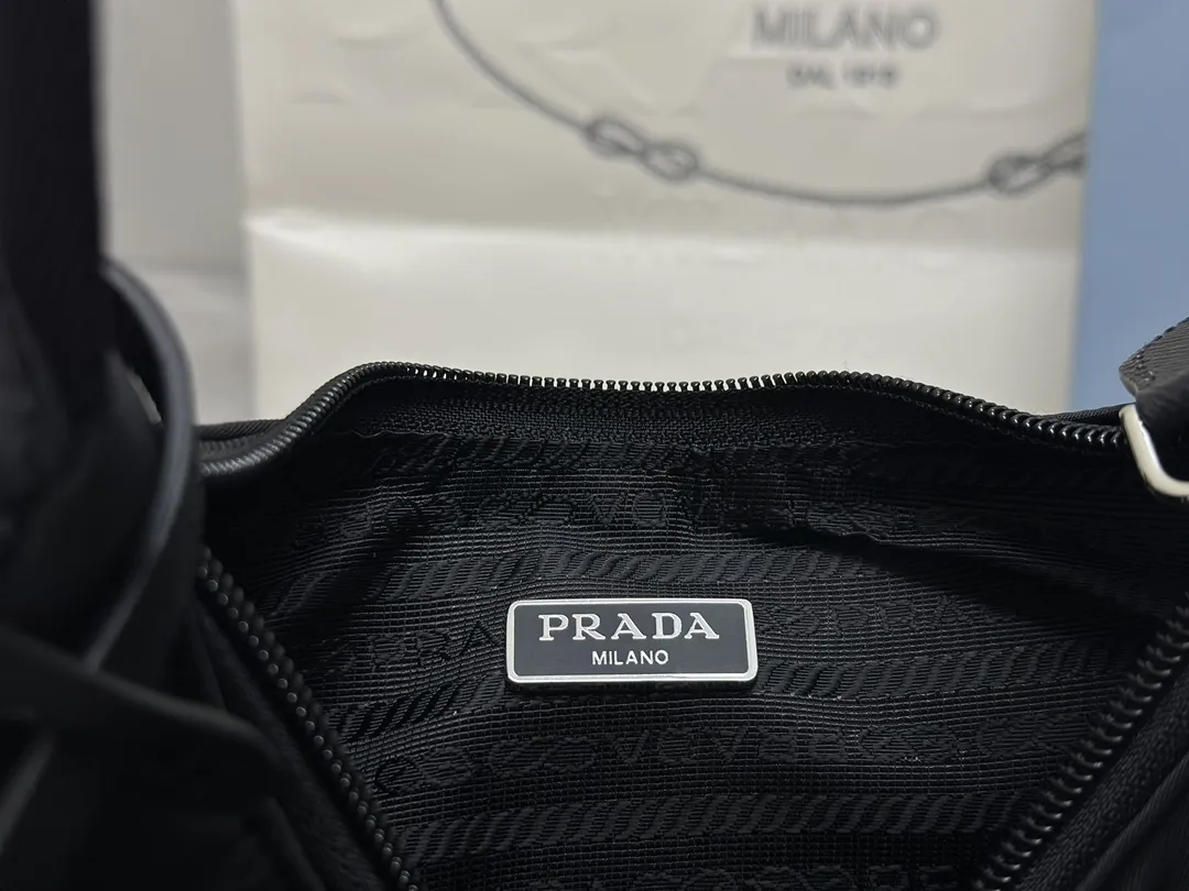 Prada Re-Edition 2000 Nylon Shoulder Bag D53016470 — view 9