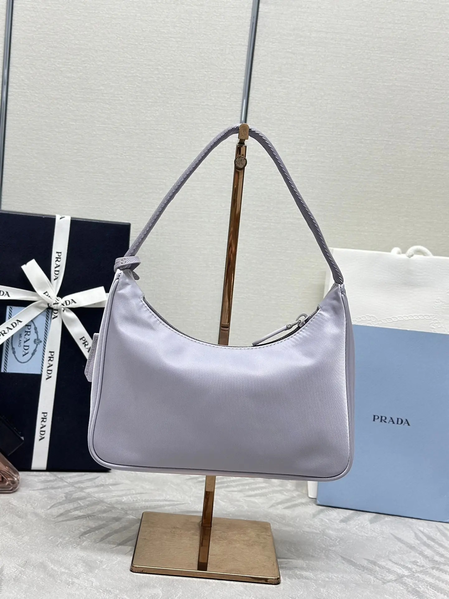 Prada Re-Edition 2000 Nylon Shoulder Bag D53016471 — view 2