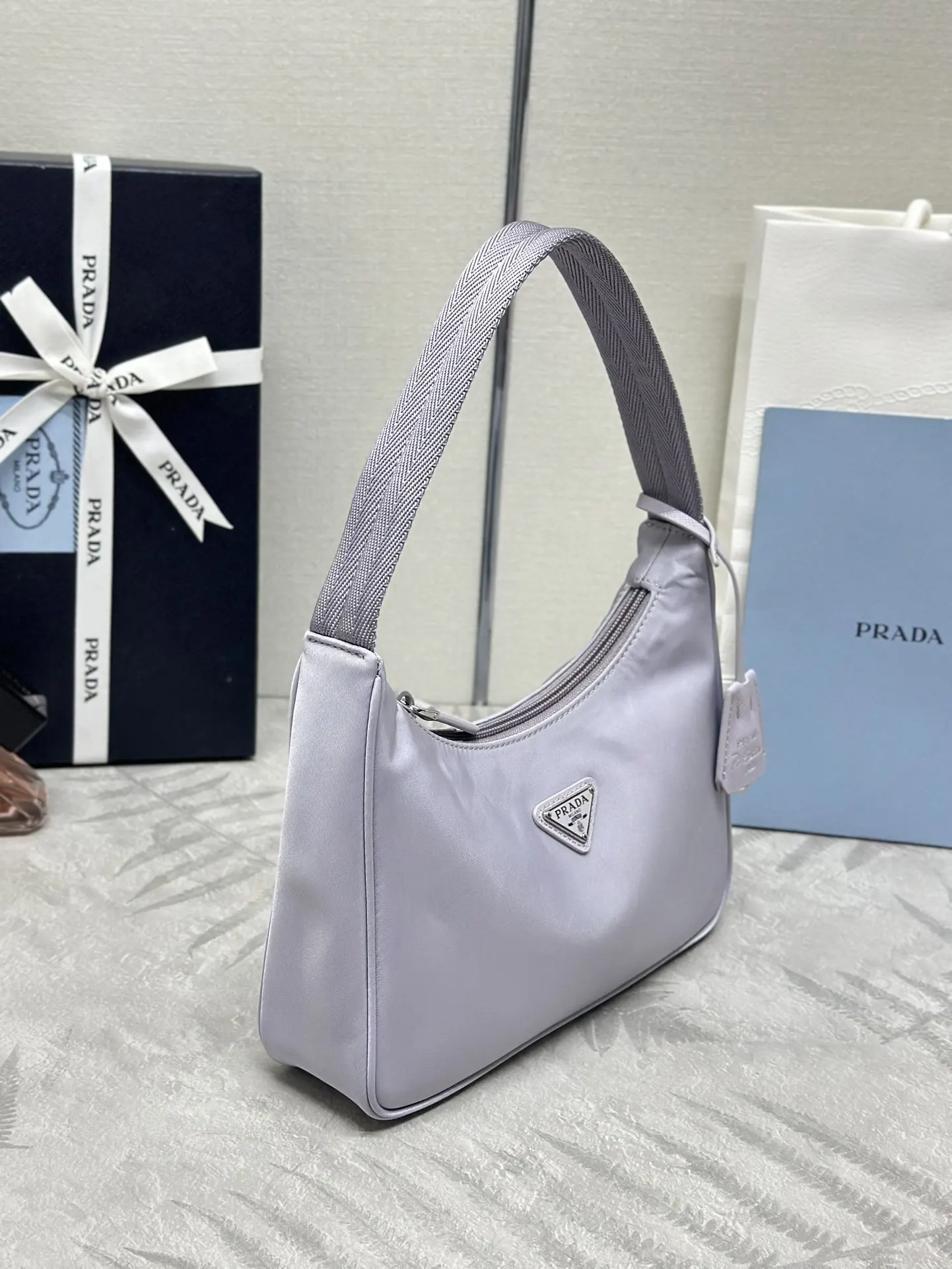Prada Re-Edition 2000 Nylon Shoulder Bag D53016471 — view 3