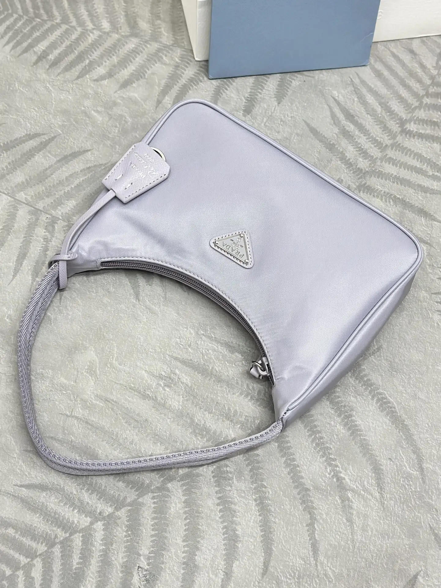 Prada Re-Edition 2000 Nylon Shoulder Bag D53016471 — view 4