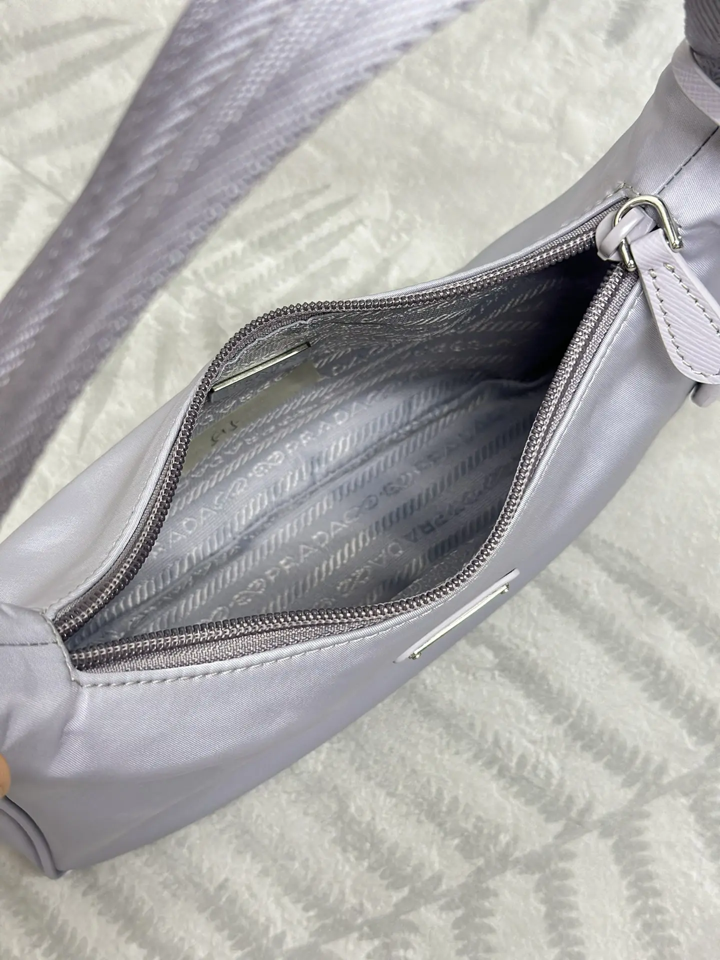 Prada Re-Edition 2000 Nylon Shoulder Bag D53016471 — view 8