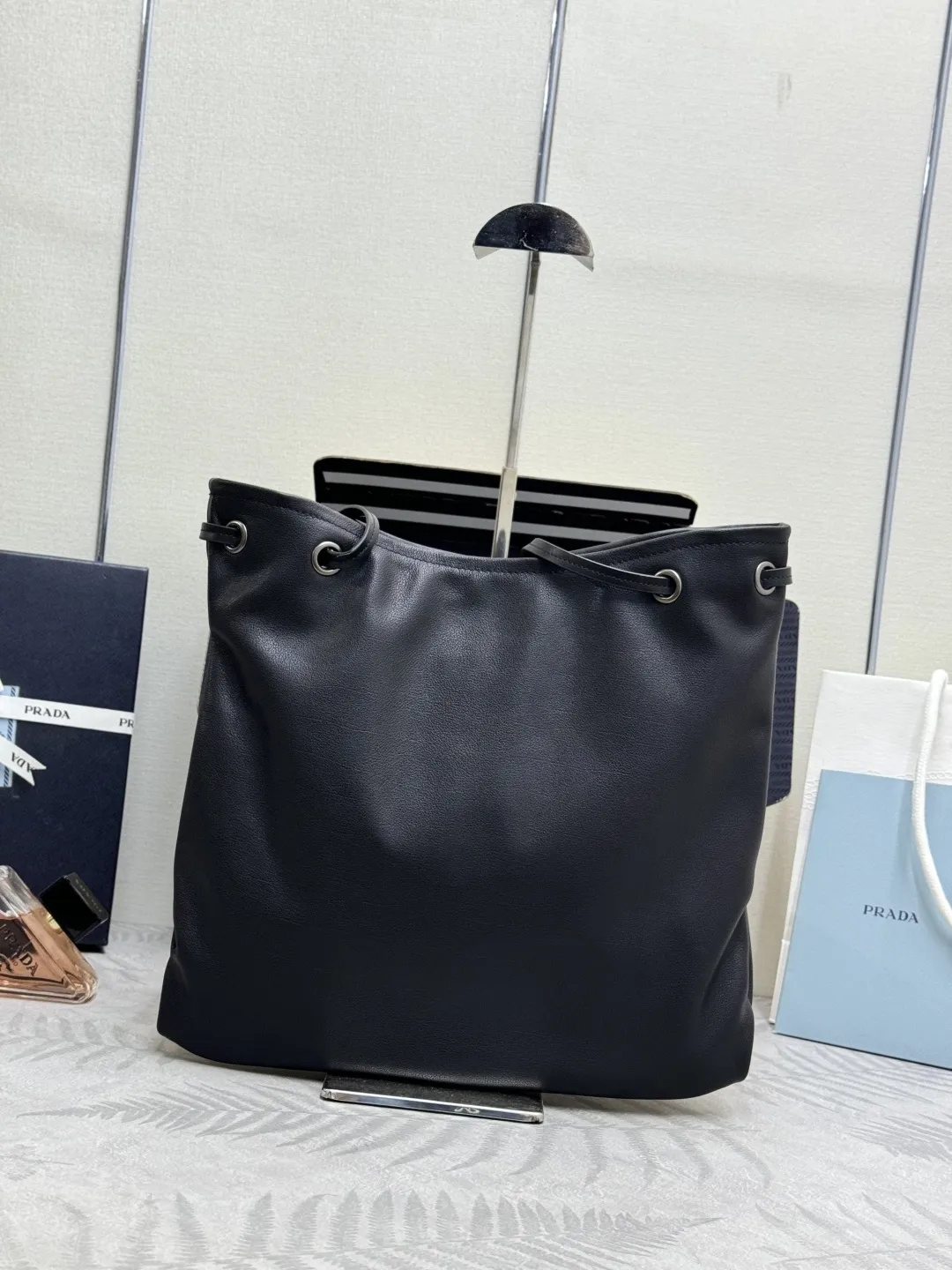 Leather Tote Bag with Drawstring Closure D103016473 — view 2