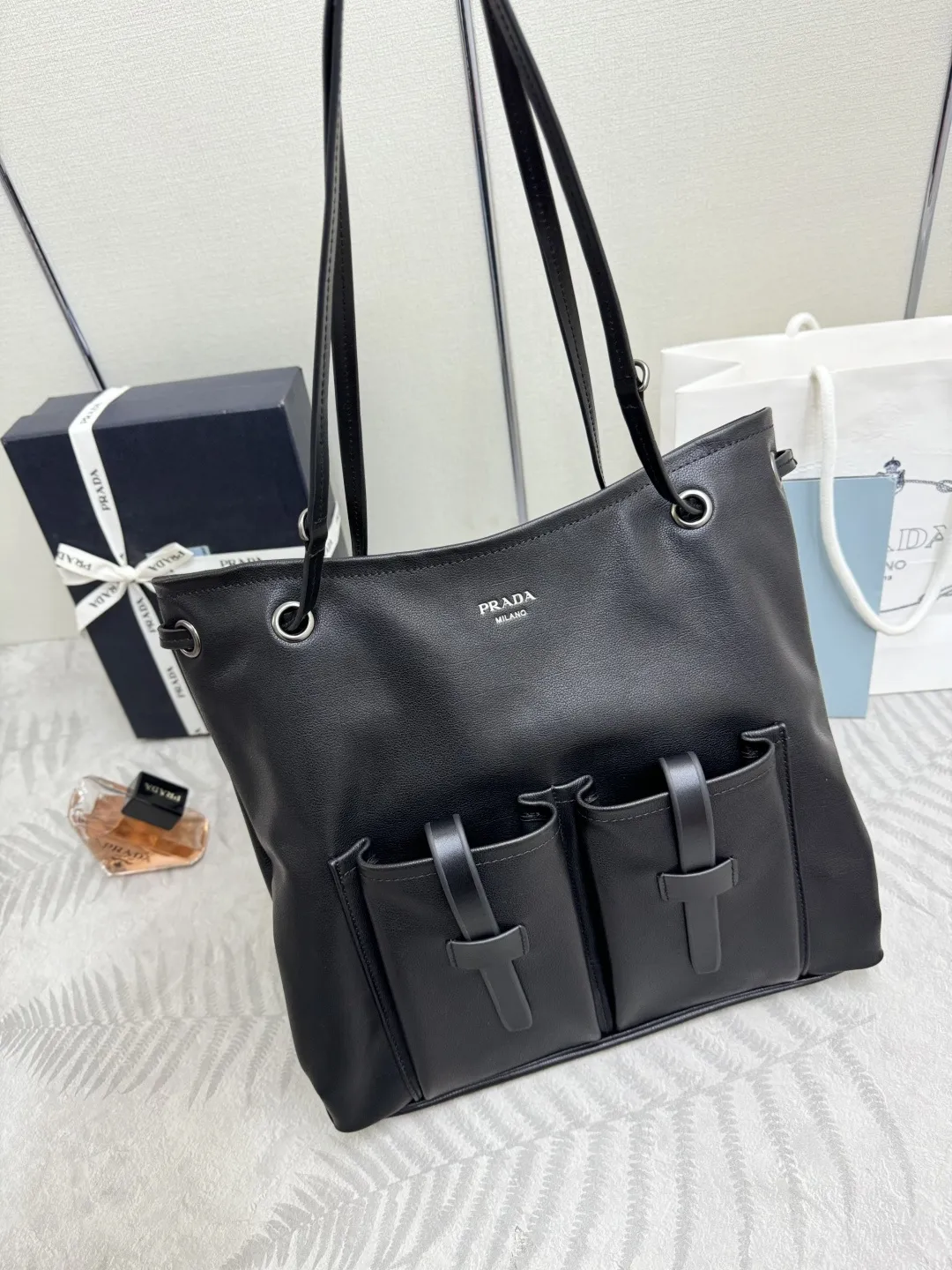 Leather Tote Bag with Drawstring Closure D103016473 — view 3