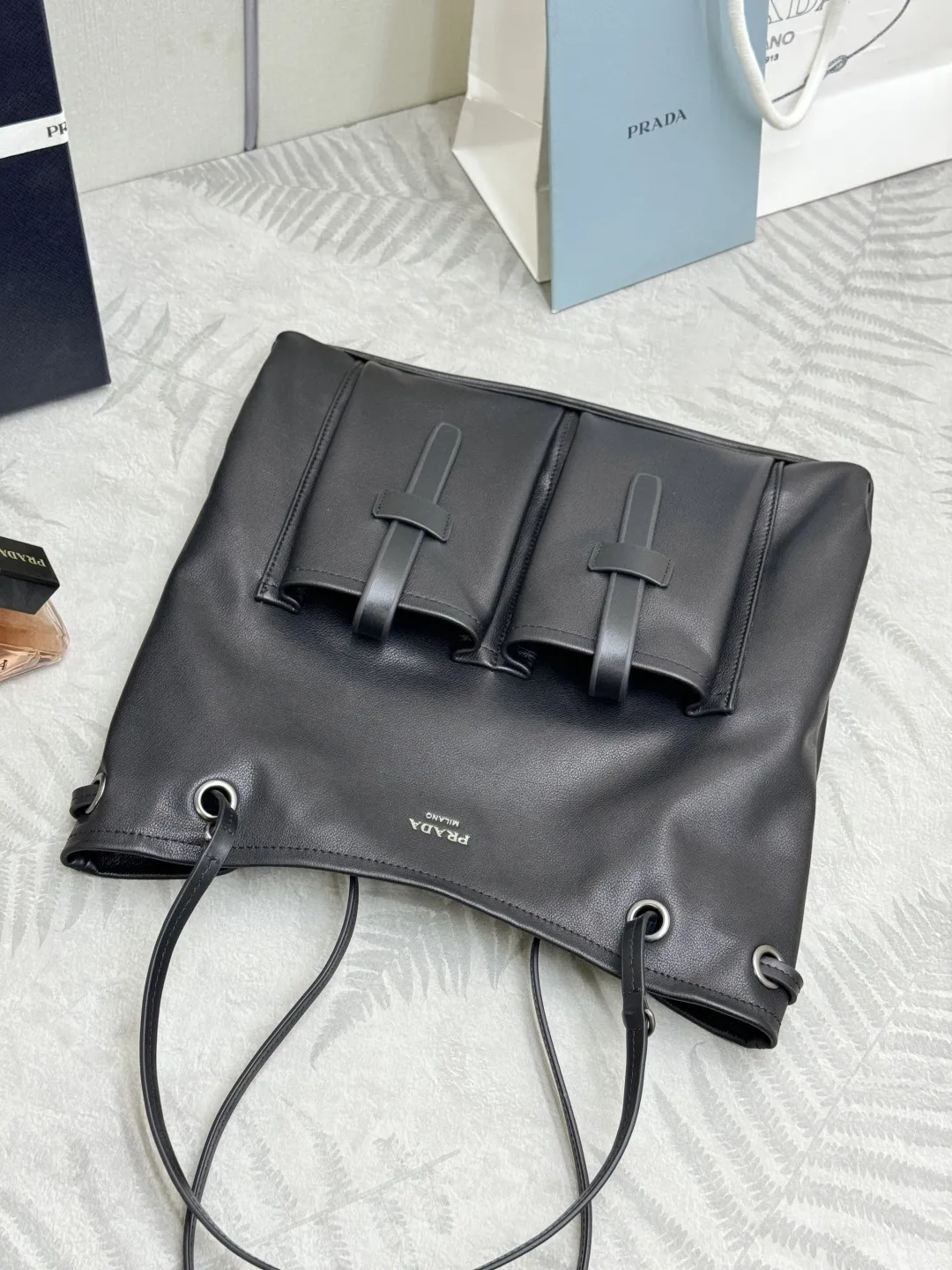 Leather Tote Bag with Drawstring Closure D103016473 — view 4