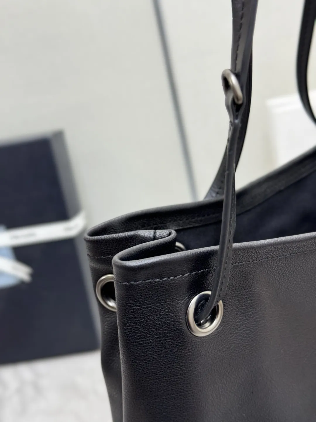 Leather Tote Bag with Drawstring Closure D103016473 — view 6